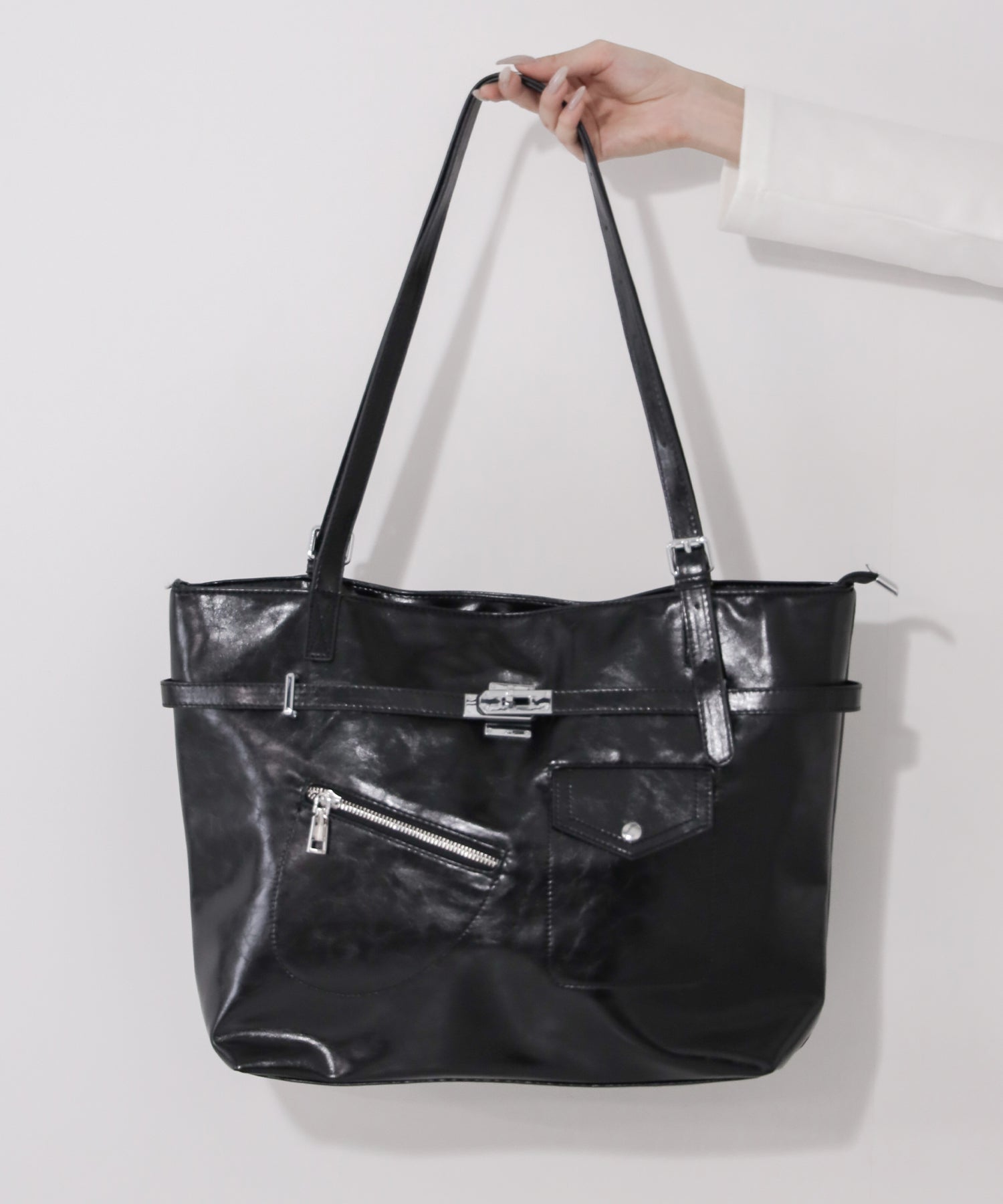 【 A4収納可 】デザインベルトフェイクレザースクエアトートバッグ / design belt fake leather square tote bag