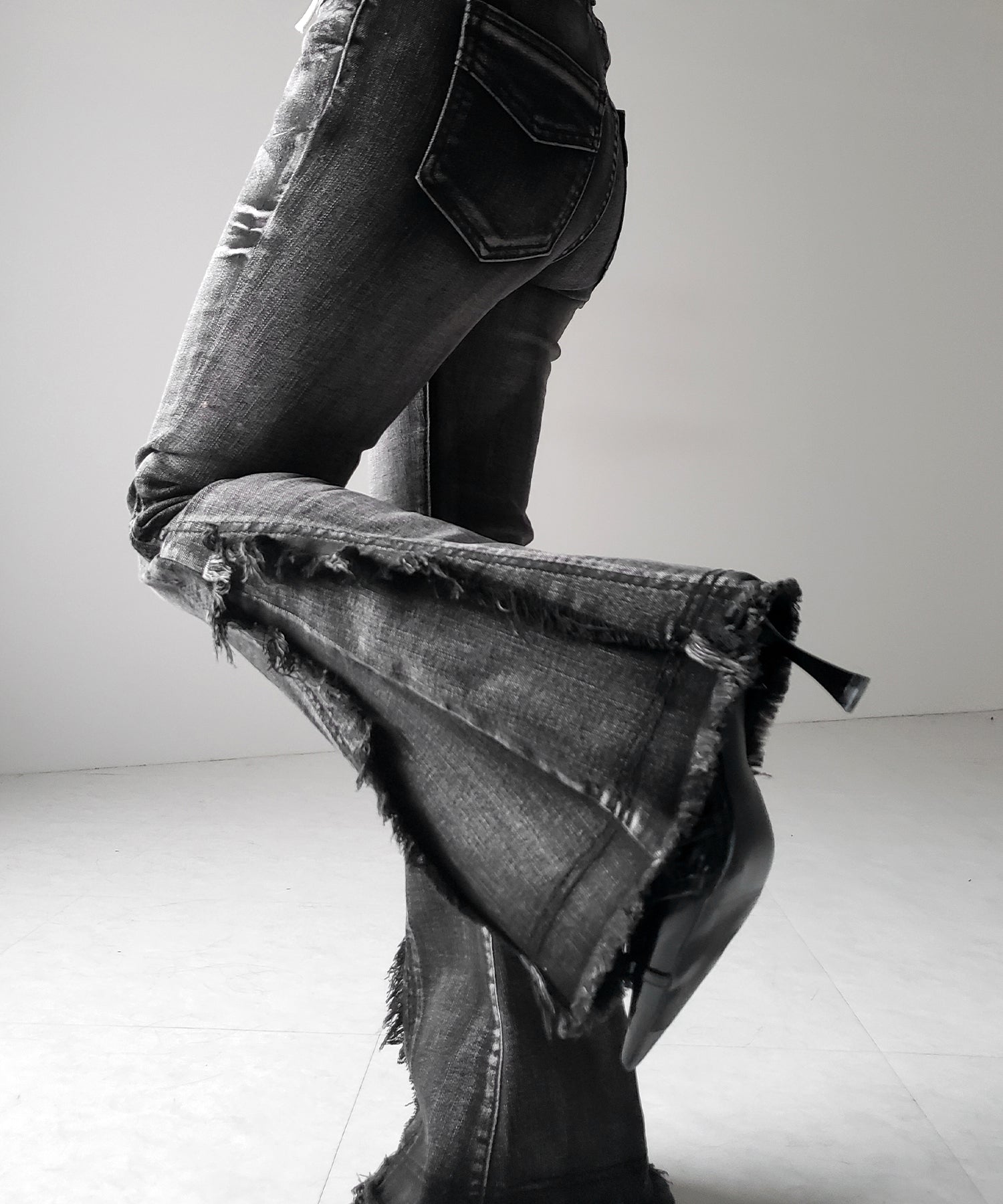 ヴィンテージライクフリンジストレッチフレアデニム / Vintage-like fringe stretch flare denim