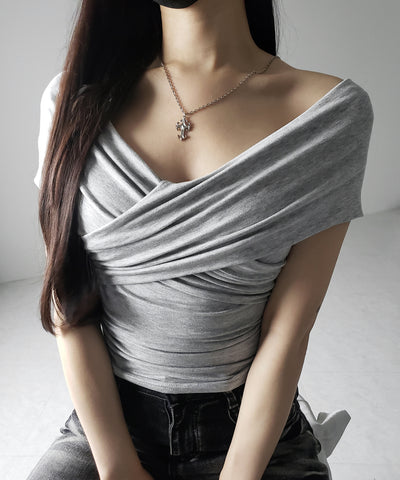 オフショルドレープクロスギャザリングTシャツ /off shoulder draped cross gatherimg T-shirt