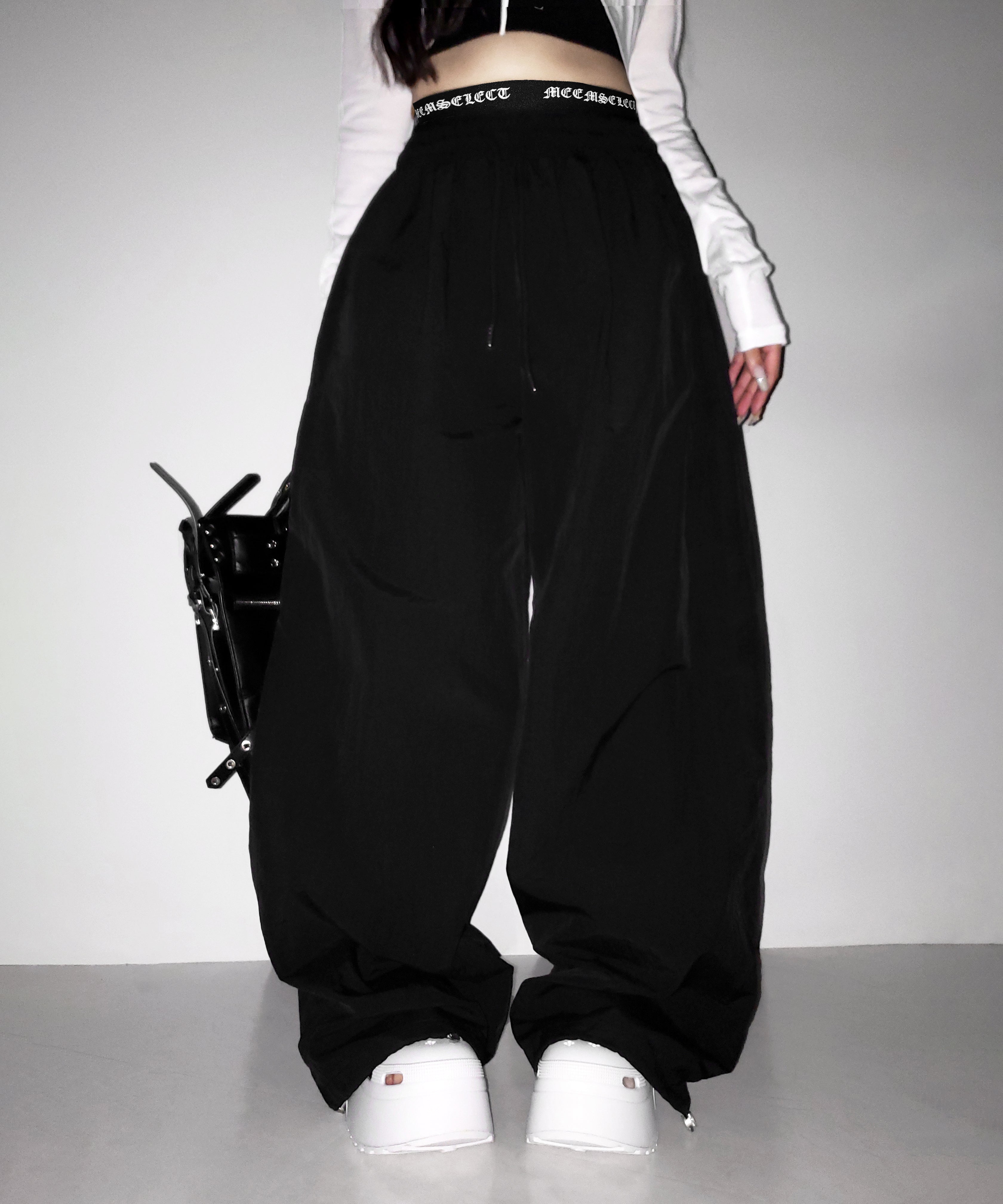 【 2color / 裾絞り可能 】ウエストロゴナイロンライクワッシャーワイドパンツ / waist logo nylon-like washer wide pants