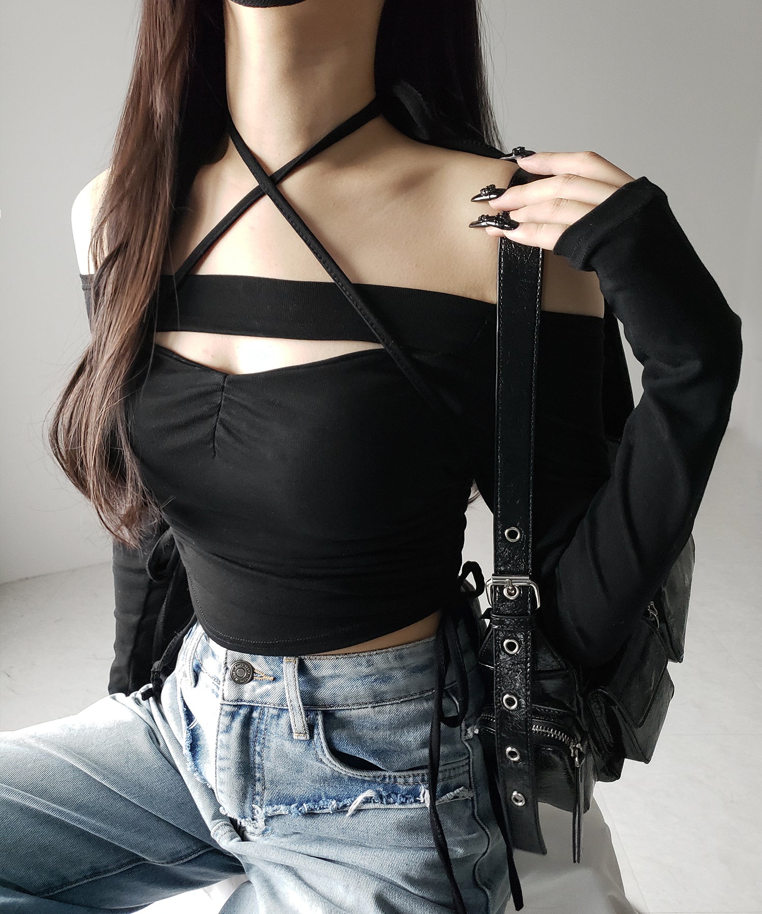 【 新色ピンク追加! / 2WAY 】クロスストラップリボンカットアウトオフショルトップス / cross strap ribbon cutout offshoulder tops