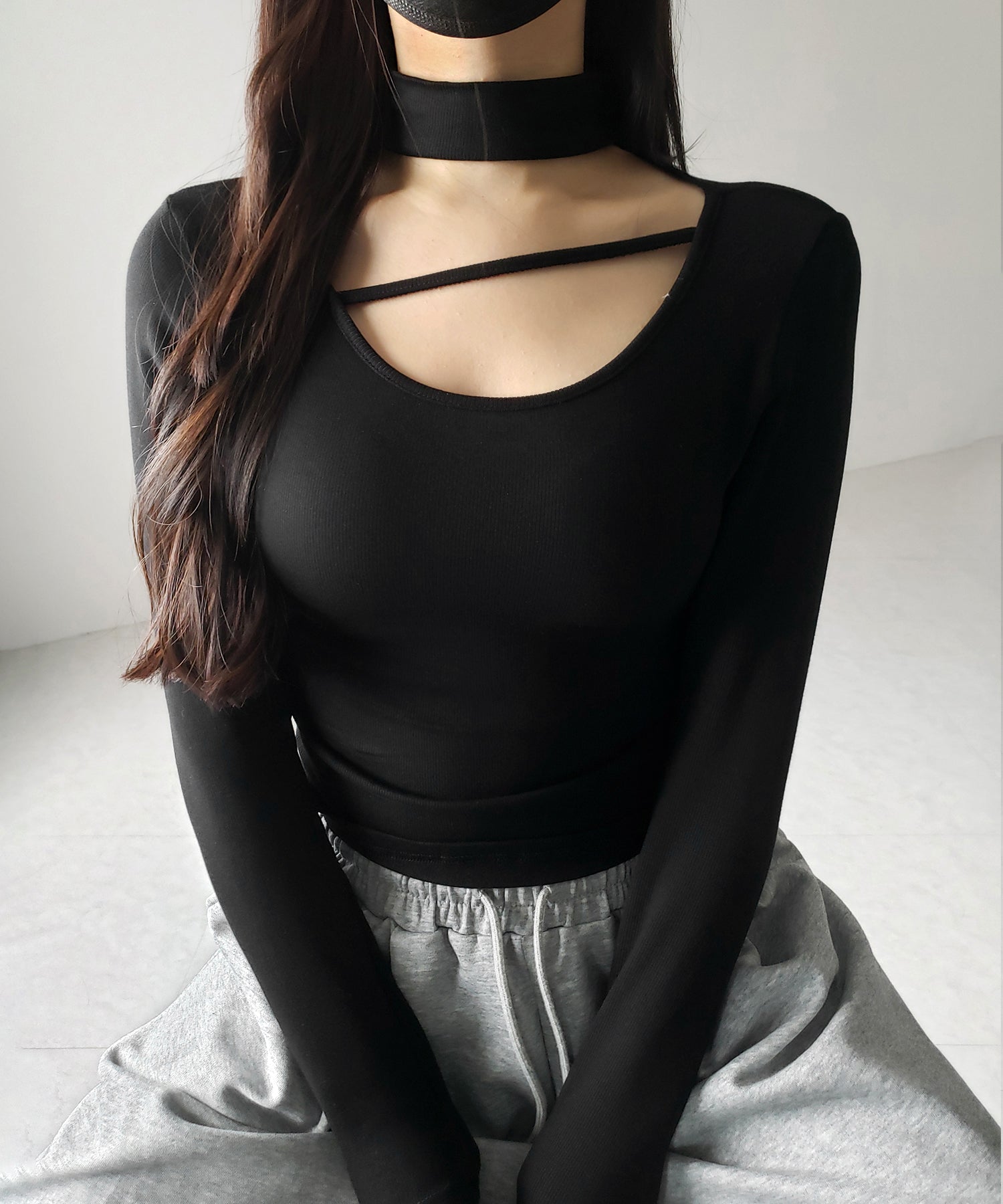 【 裏起毛 】チョーカーナナメストラップシャーリングトップス / choker naname strap shirring tops