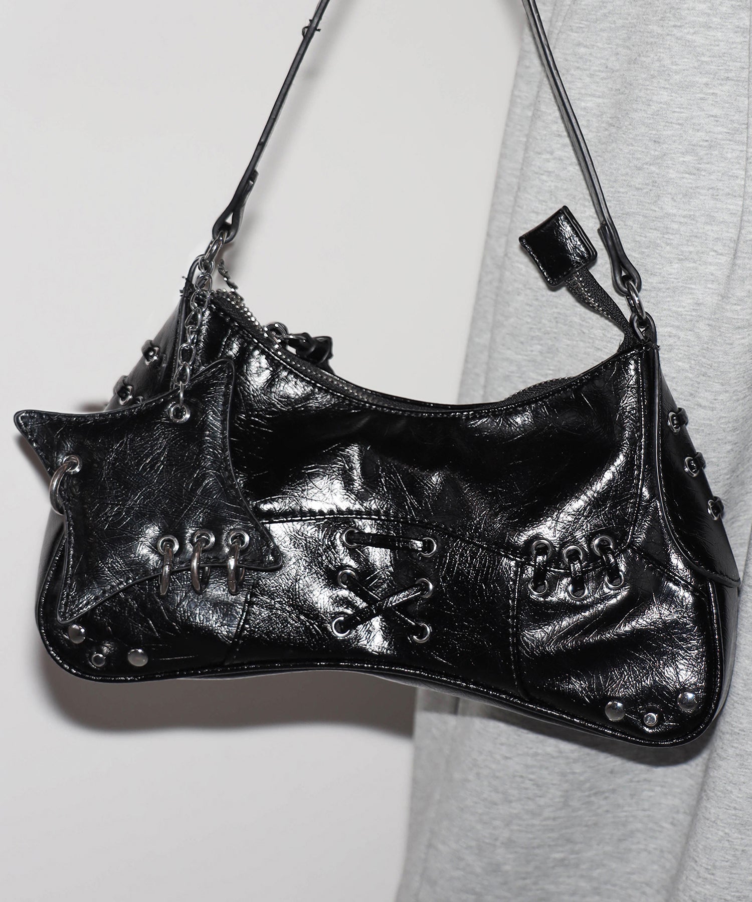 【 ショルダーストラップ付 】ピアッシングレースアップショルダーバッグ / piercing lace-up vintage shoulder bag
