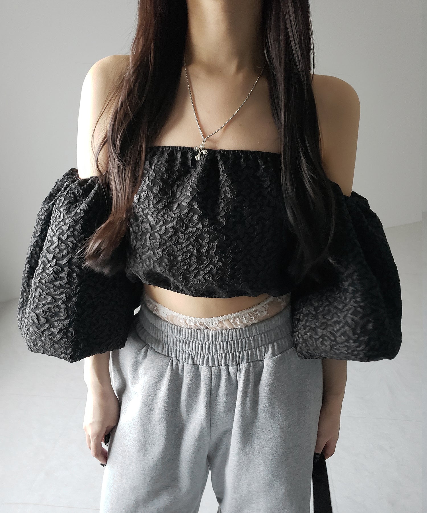 【 2color 】オフショルダーボリュームパフショートブラウス / off shoulder volume puff short blouse