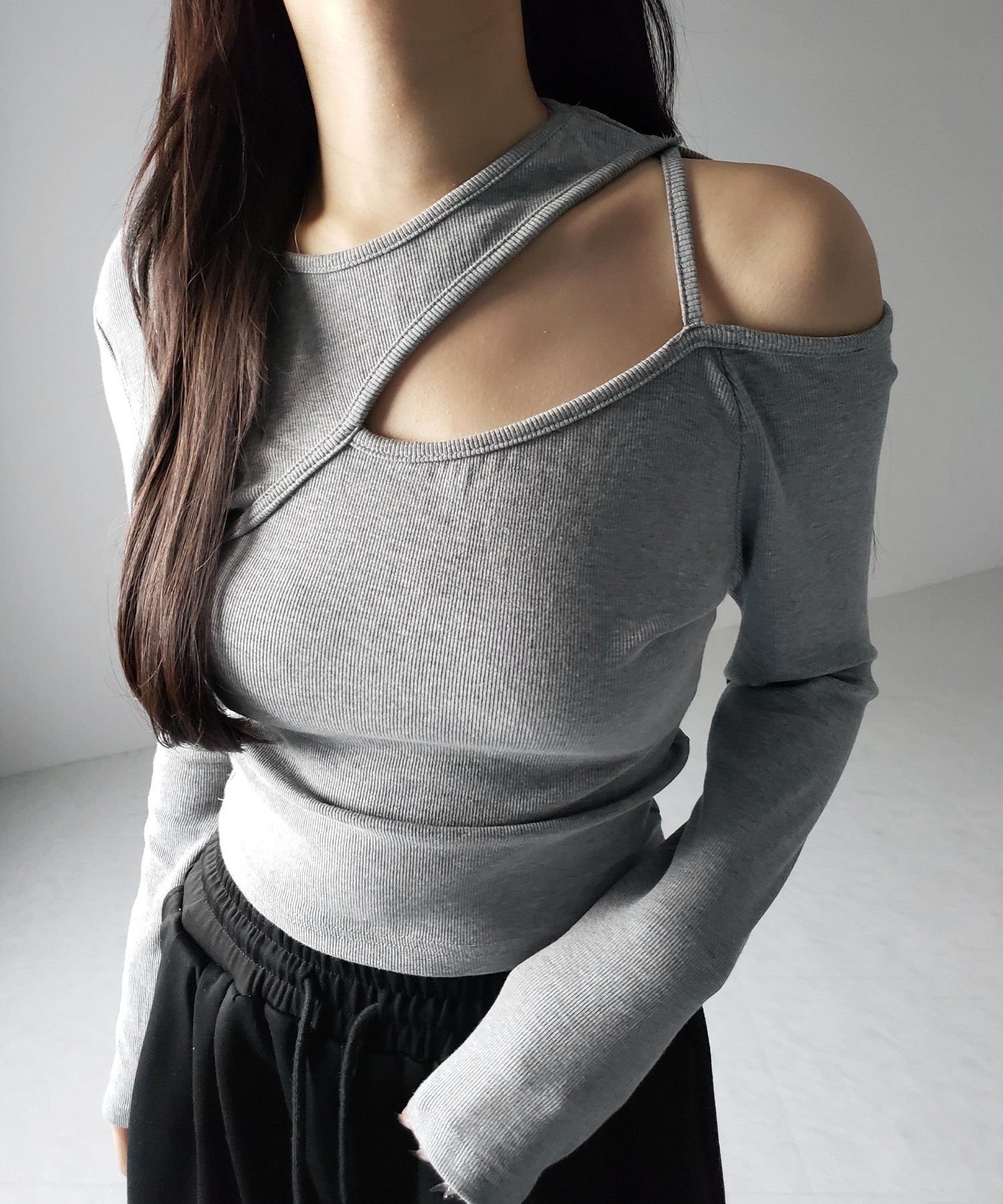ショルダーカットアウトストラップリブトップス / shoulder cutout strap lib tops