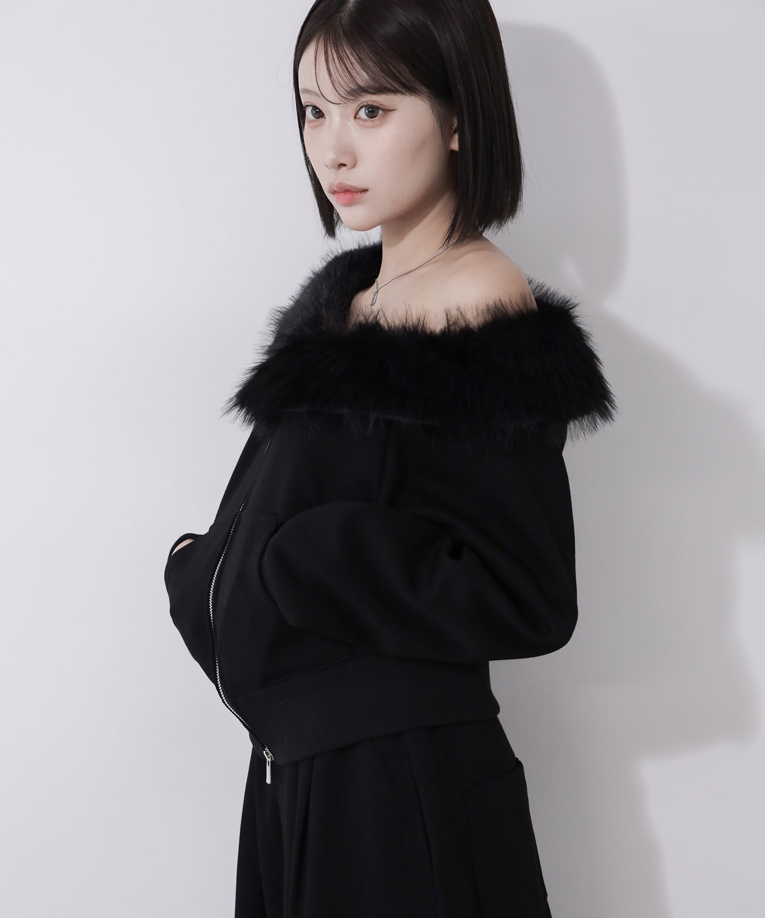 【 セットアップ 】ファーダブルジップワンショルスウェット&タックワイドスウェットパンツ / Fur double-zip one-shoulder sweatshirt & tuck wide sweatpants SETUP