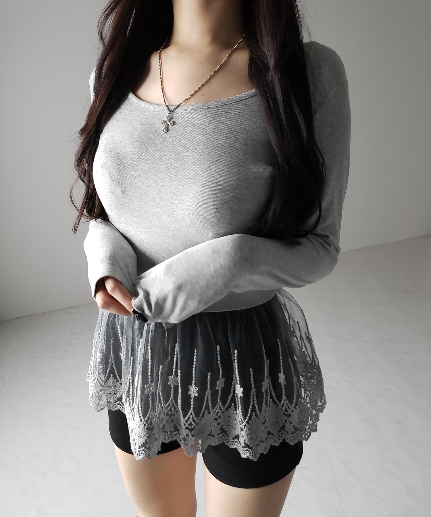 【 2color 】裾レースフリルレイヤード長袖トップス / hem lace frill layered long sleeve tops