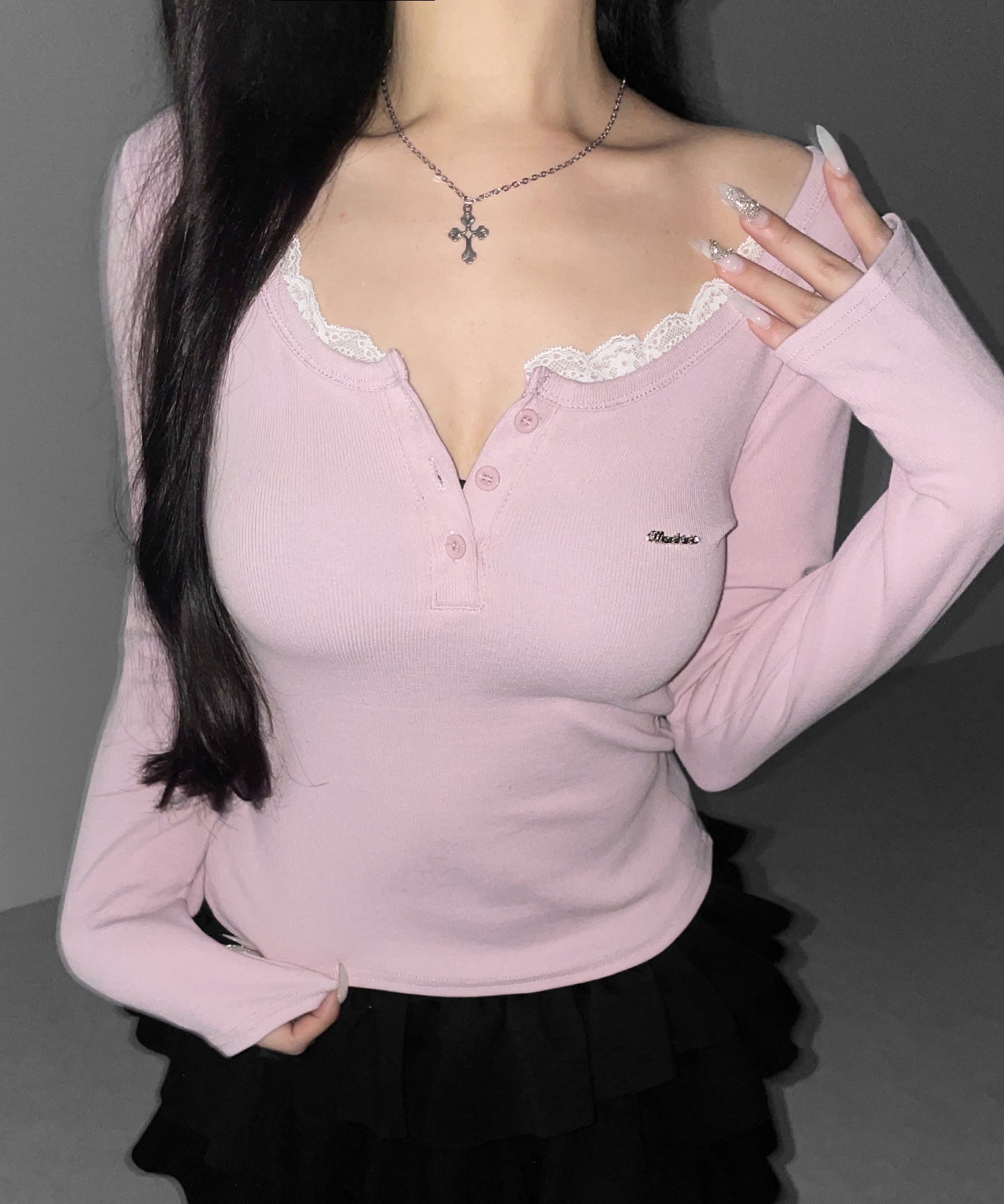 ヘンリーネックロゴプレートレースリブトップス / henley neck logo plate lace ribbed tops
