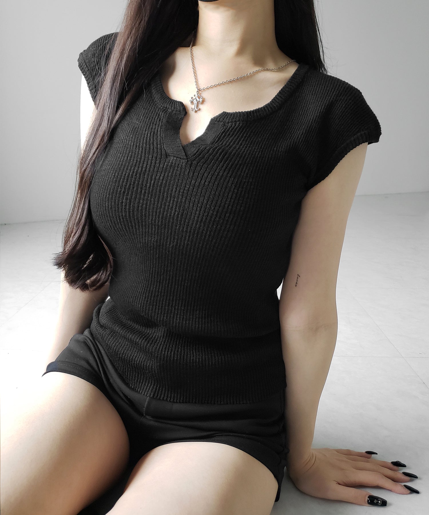 キーネックルーズシアーリブニットトップス / key neck loose sheer rib knit tops