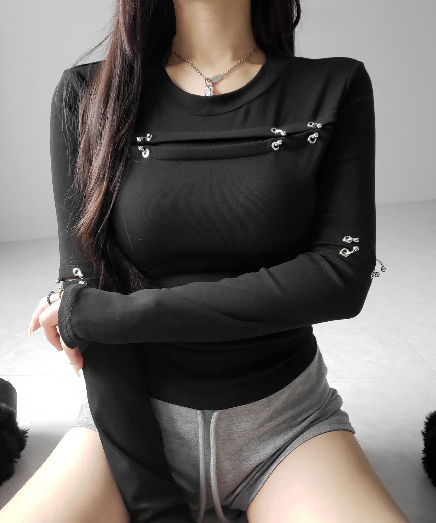 ピアッシングカットアウトスリムロンT/ piercing cutout slim long sleeve T-shirts