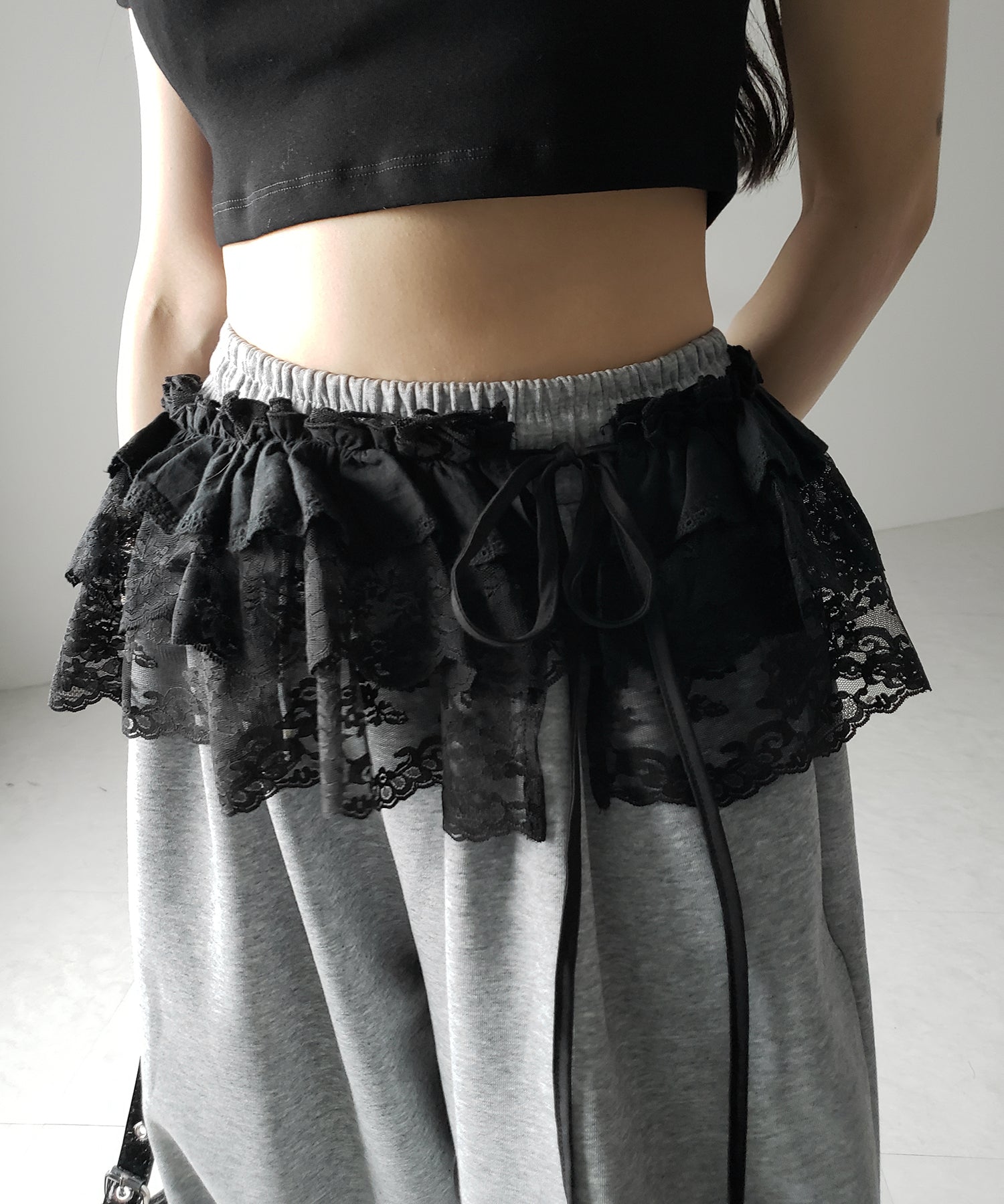【 2color 】ストラップリボンレースフリルミニ巻きスカート / strap ribbon lace frill mini wrap skirt