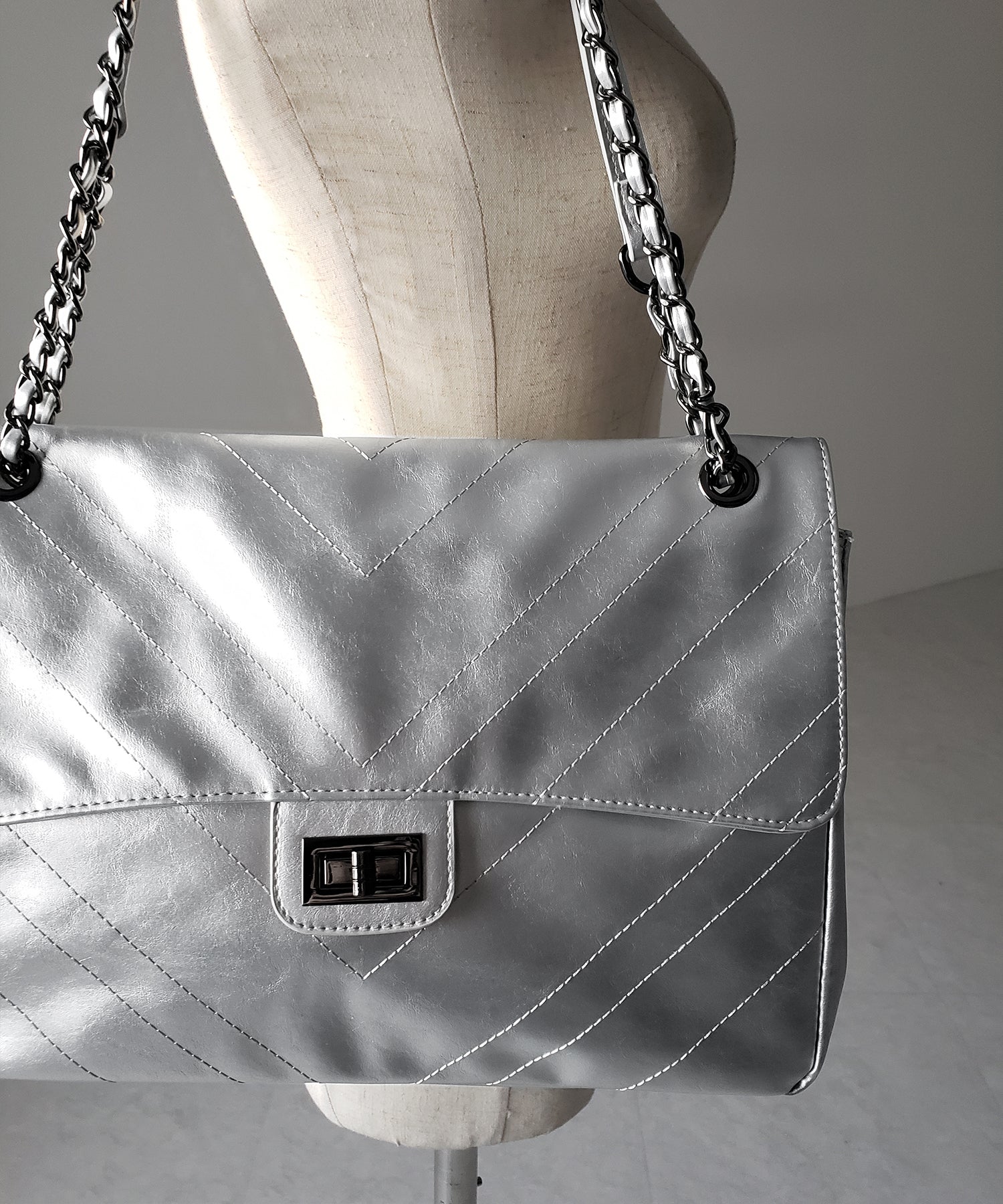 2WAY チェーンフェイクレザーフラップショルダーバッグ / 2WAY chain fake leather flap shoulder bag