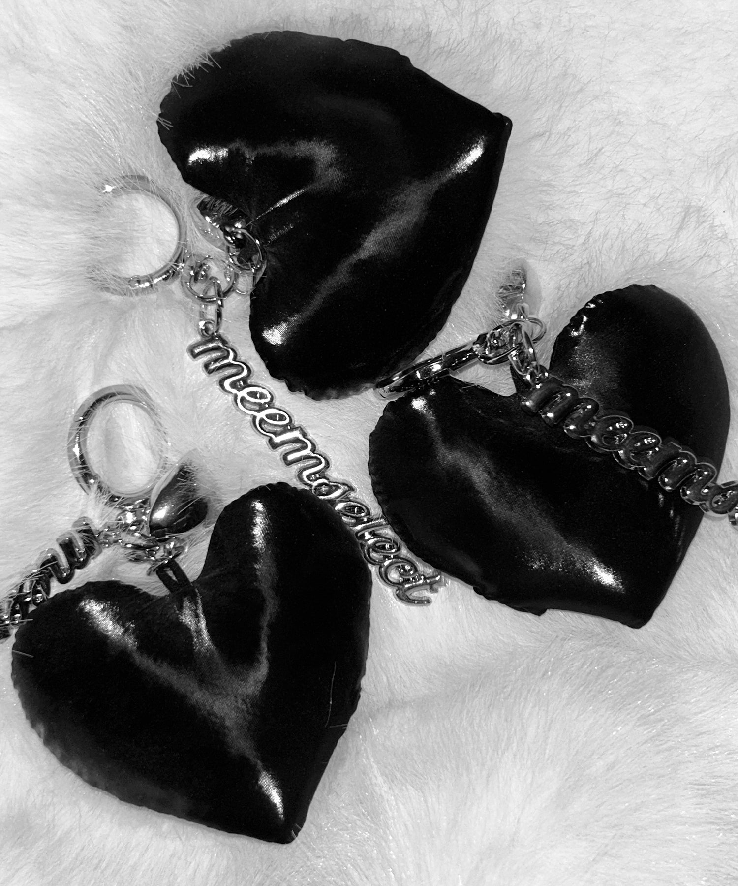 メタルロゴブラックハートチャーム / Metal logo black heart charm
