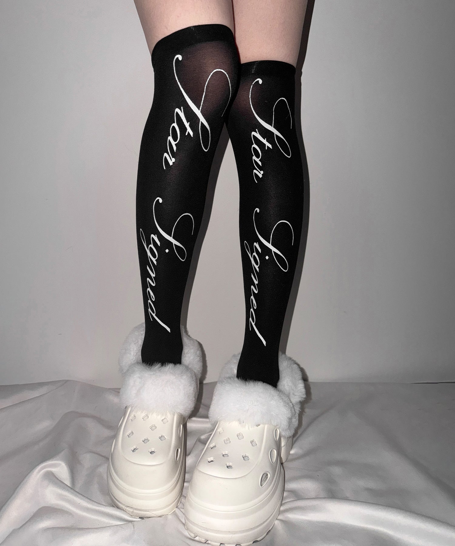 【 選べる3柄アソート 】レタリングロゴシアーニーハイソックス / lettering logo sheer knee high socks