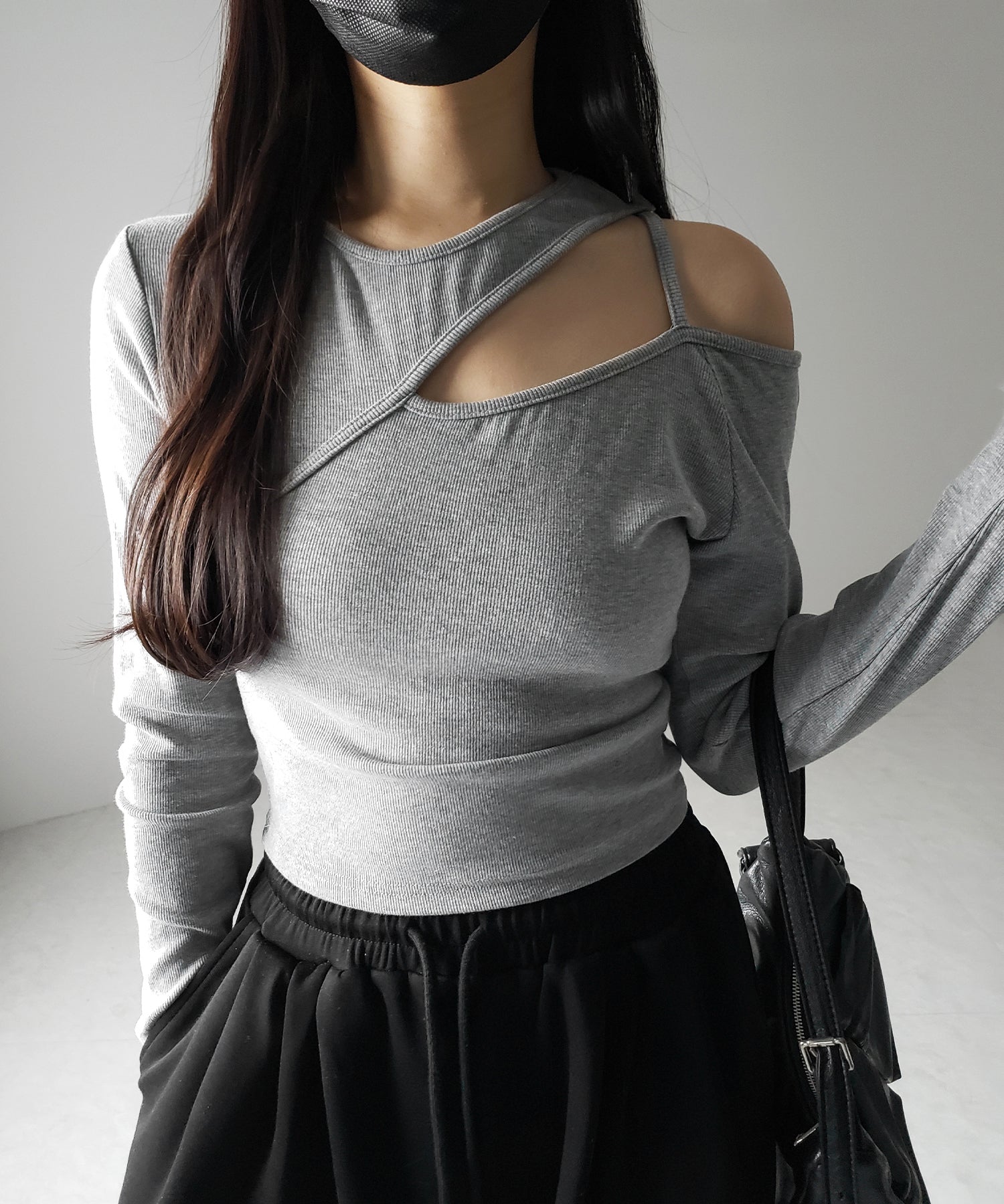 ショルダーカットアウトストラップリブトップス / shoulder cutout strap lib tops