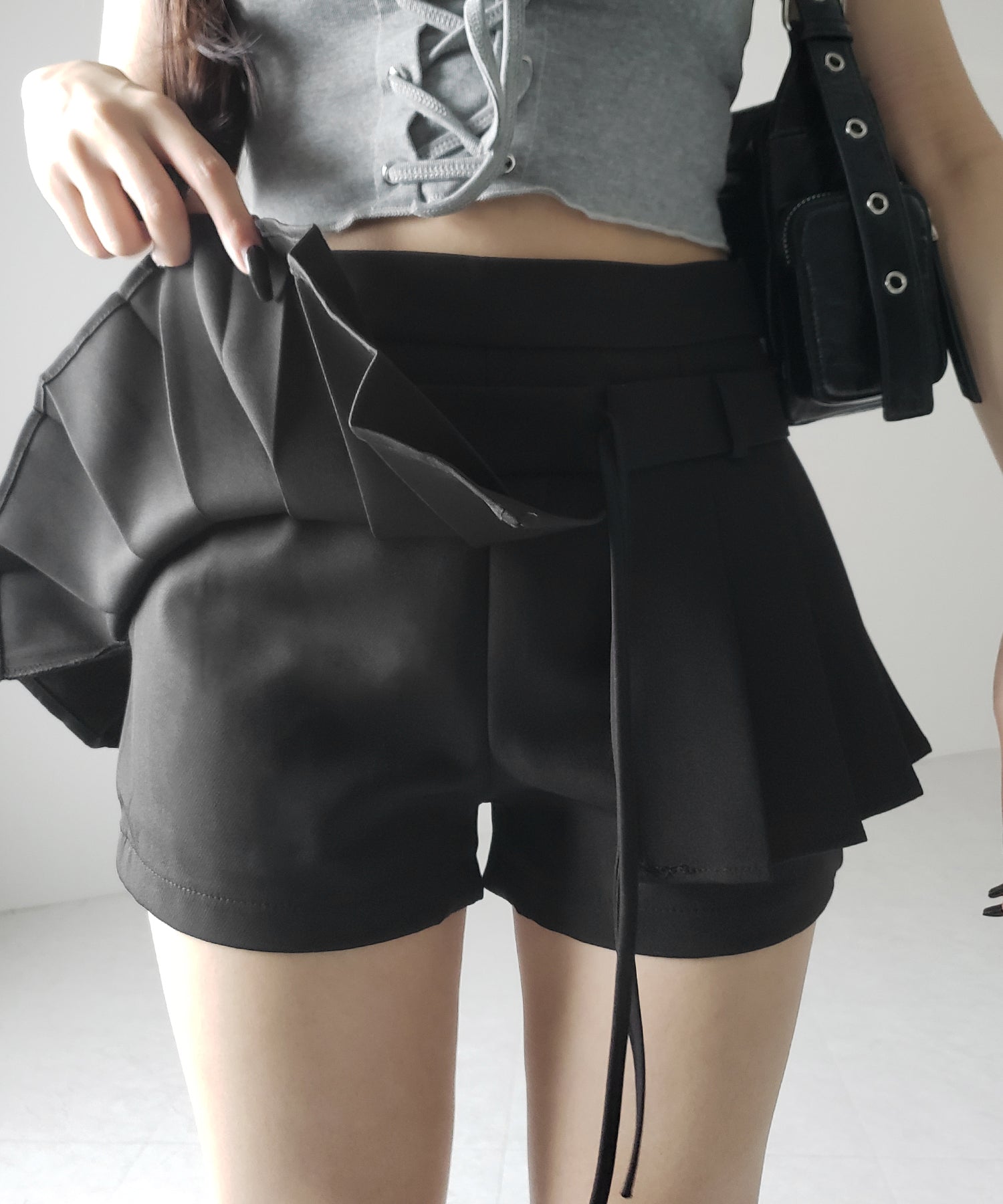 ストラップリボンプリーツショートパンツ / strap ribbon pleated short pants