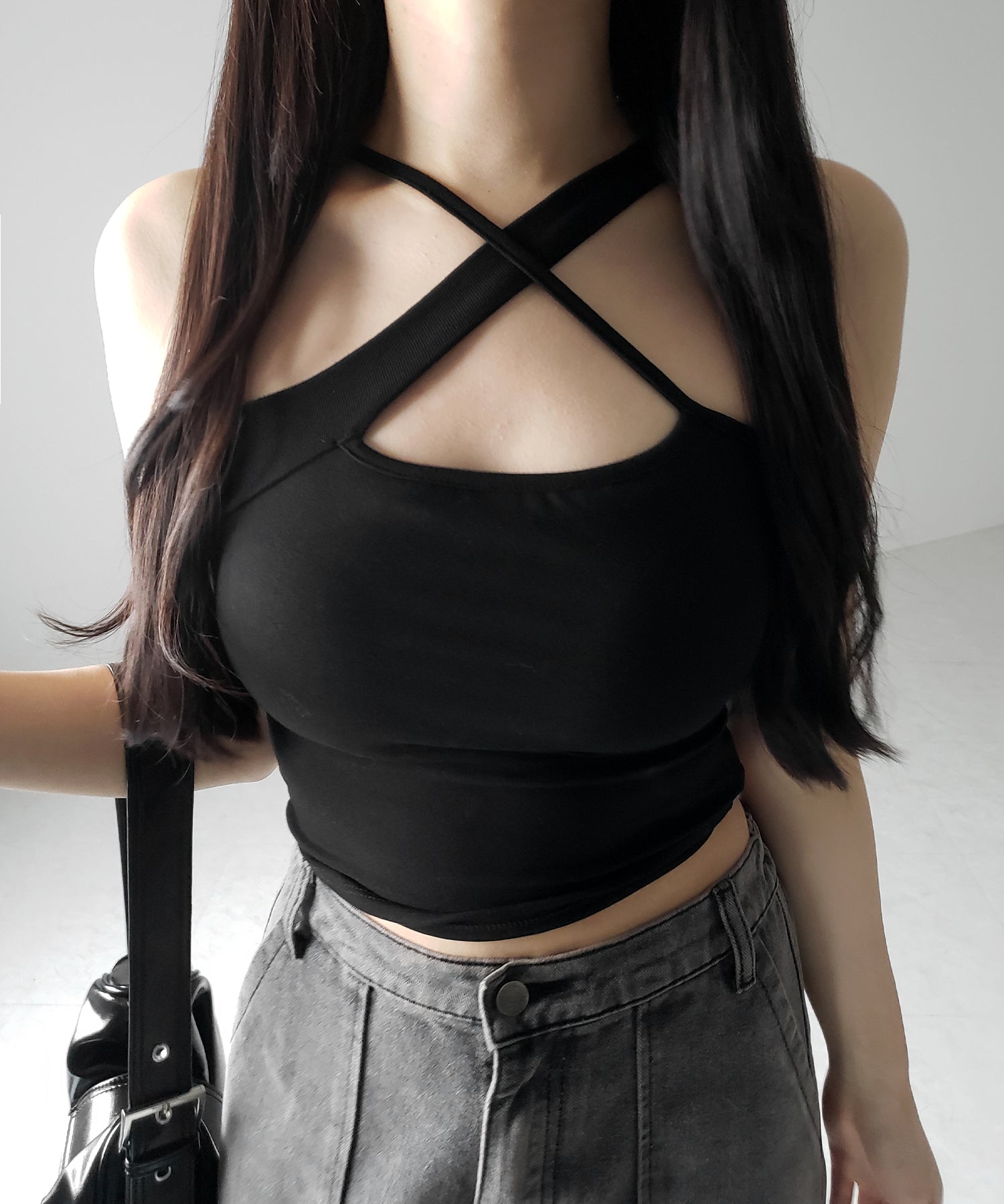 【 3color / カップ付 】クロスネックカットアウトキャミソール / cross neck cutout camisole