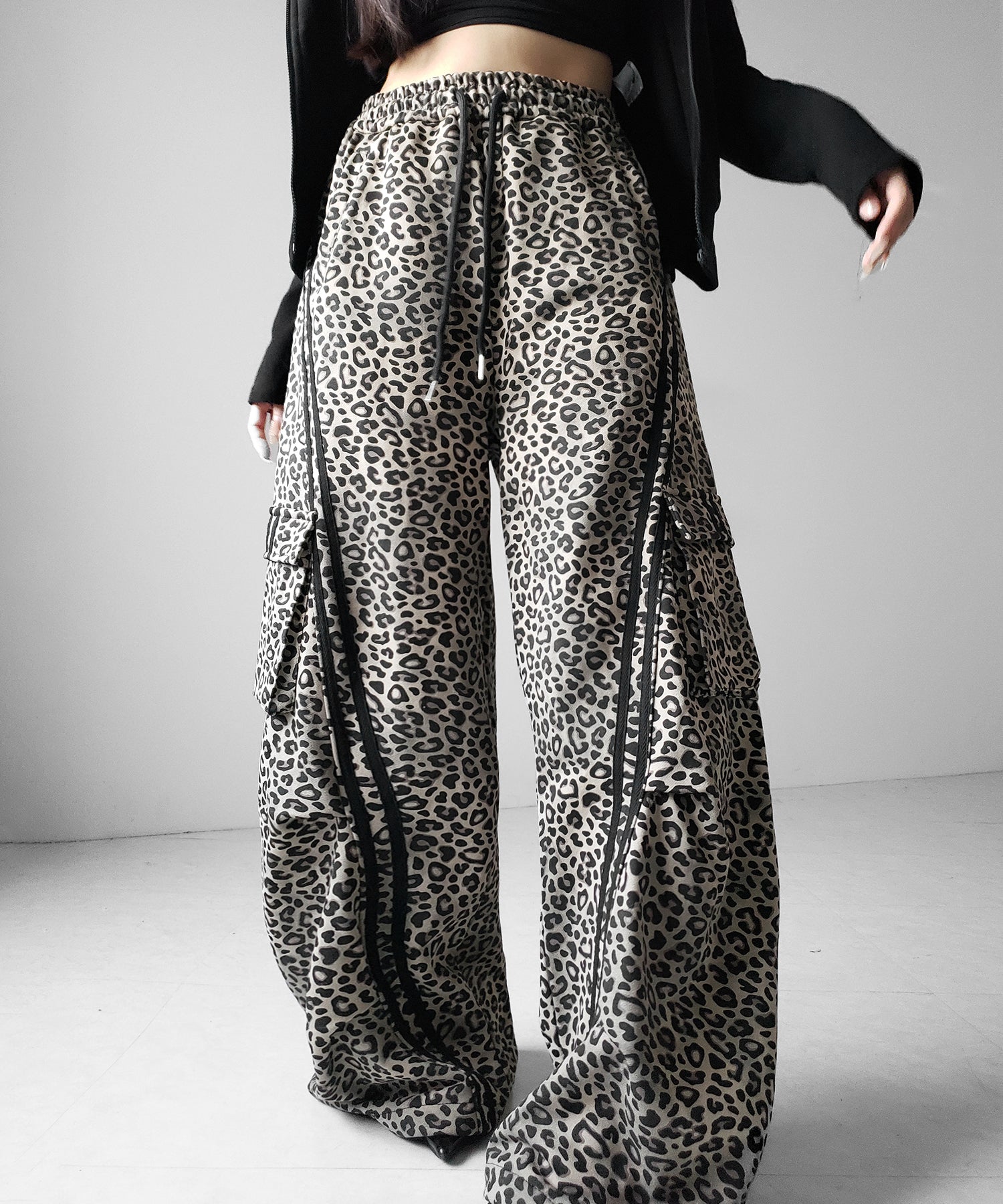 【 裾絞り可能2WAY 】レオパードヴィンテージサイドラインタックワイドスウェットパンツ / leopard vintage side line tuck wide sweatpants
