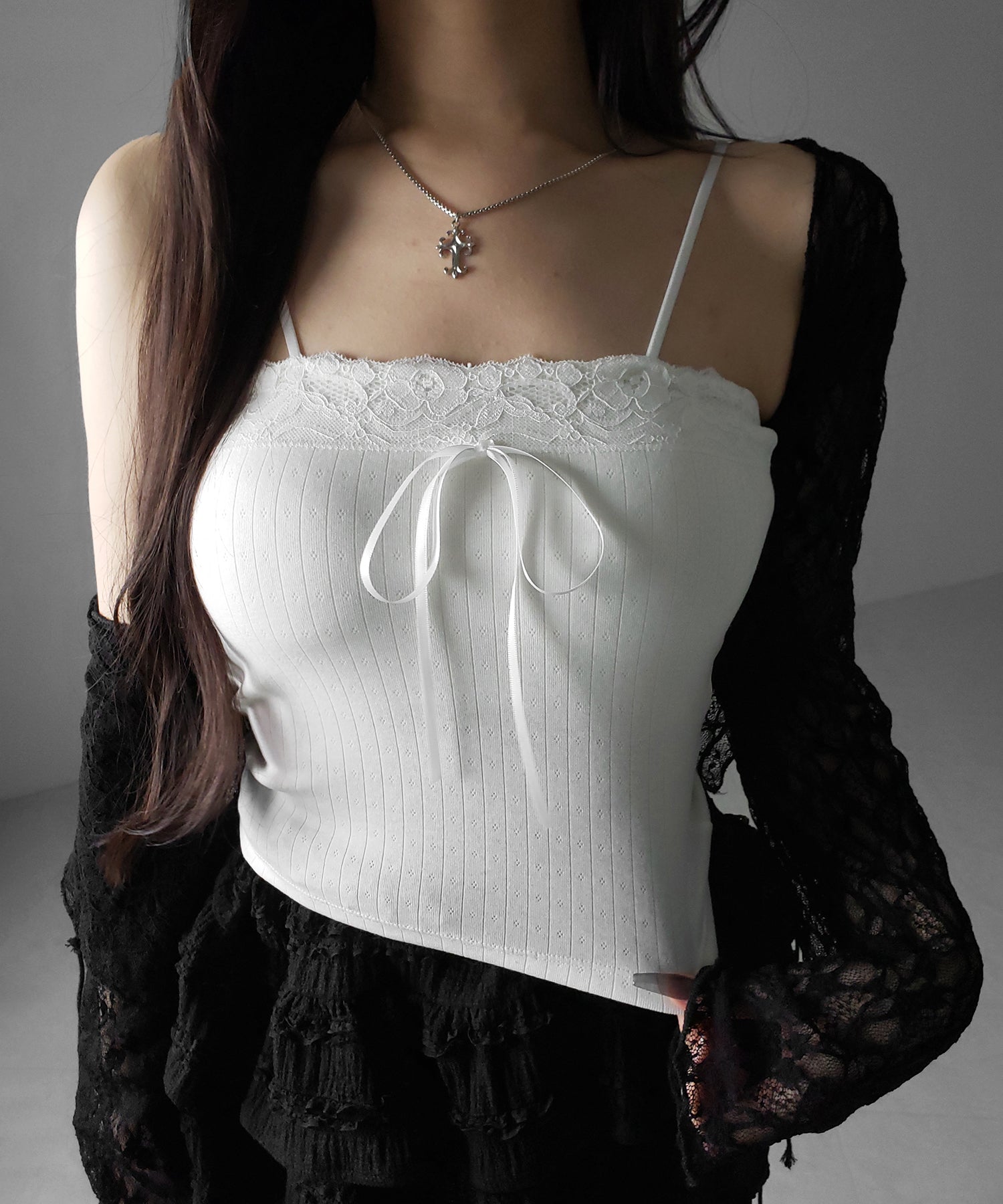 フロントリボンレースショートキャミソール / front ribbon lace short camisole