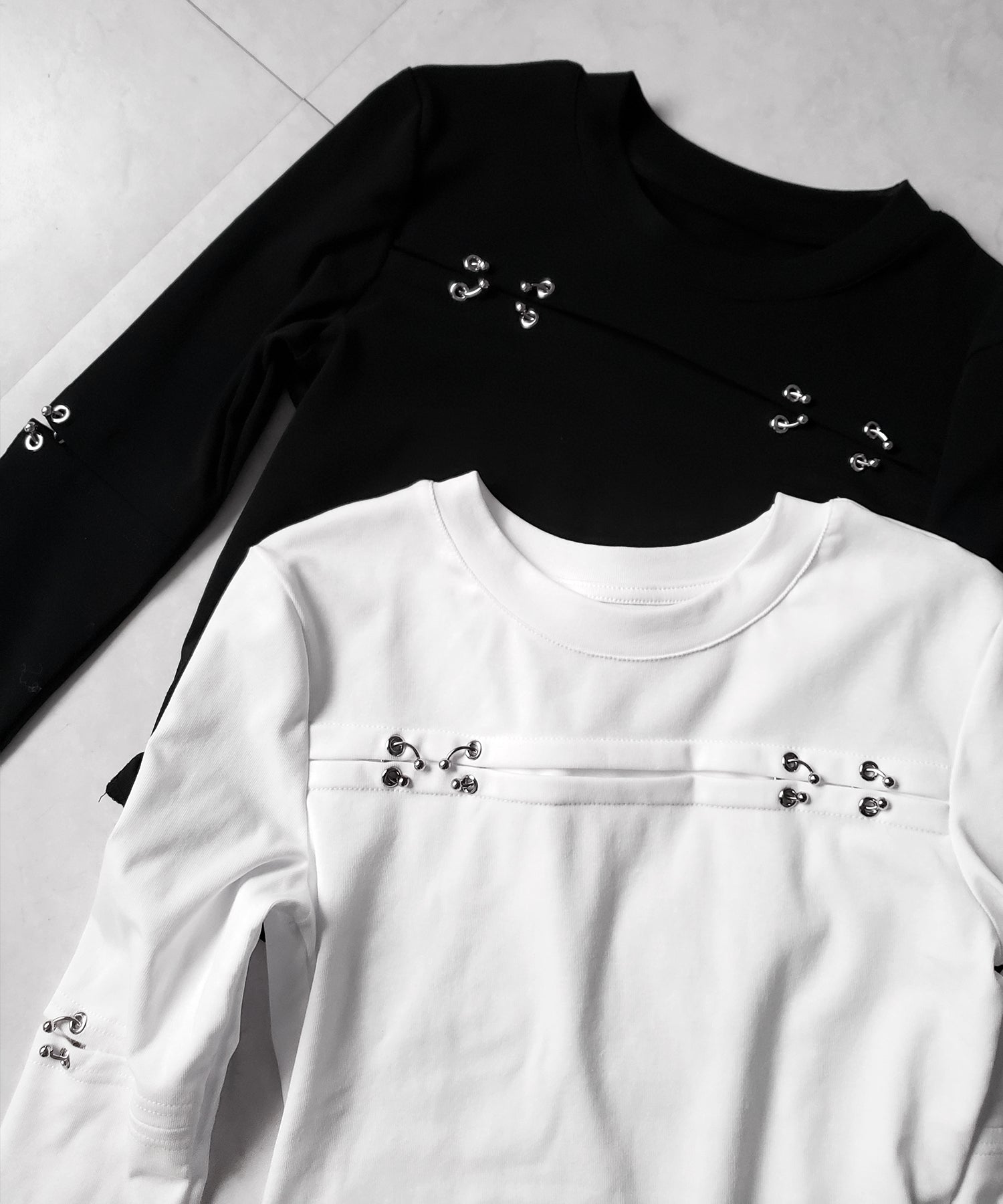 ピアッシングカットアウトスリムロンT/ piercing cutout slim long sleeve T-shirts