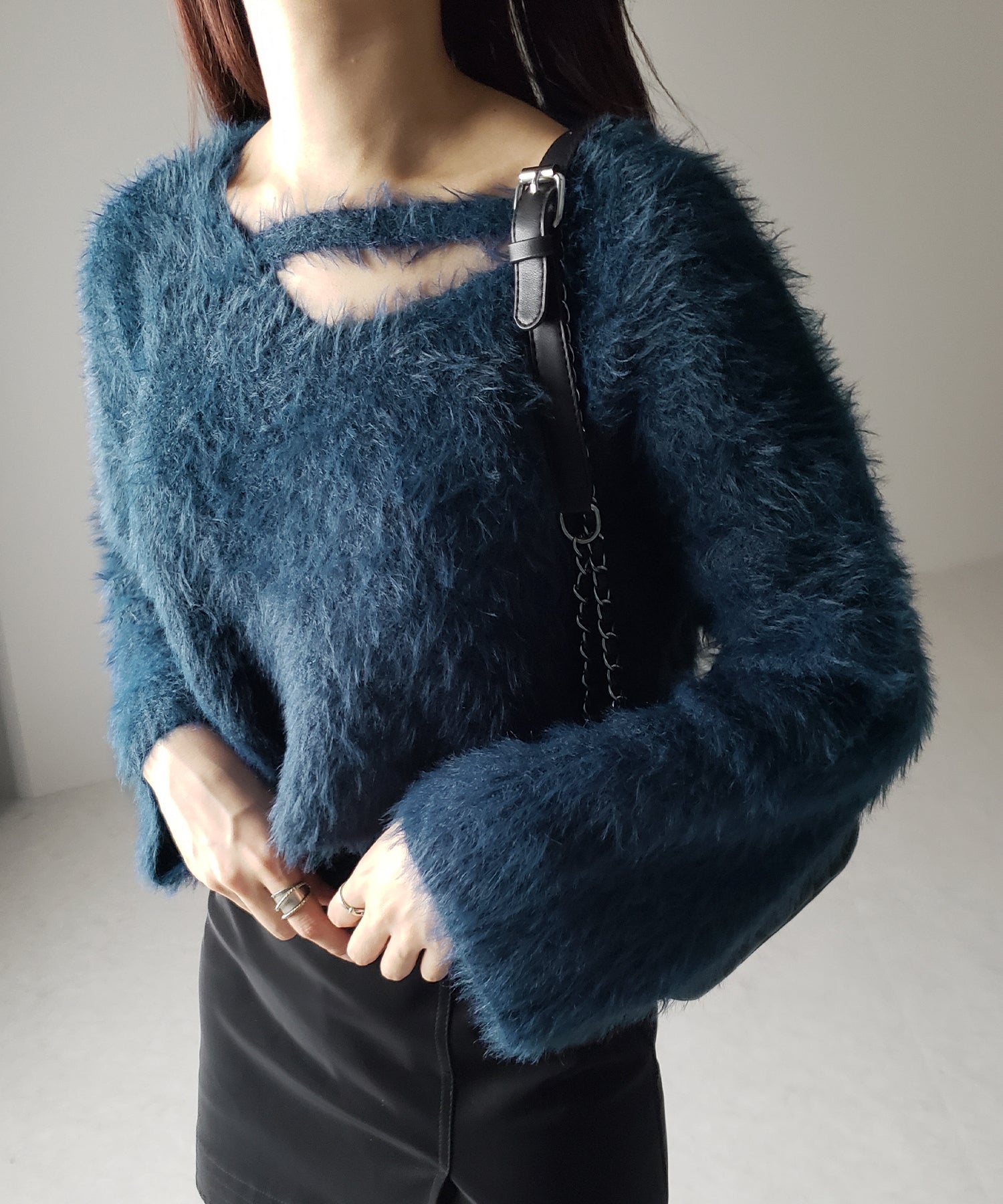 カットアウトショートシャギーニット