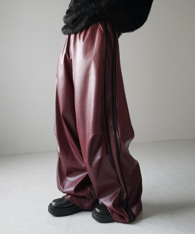 2WAY サイドラインフェイクレザーワイドパンツ / 2WAY Sideline fake leather wide pants