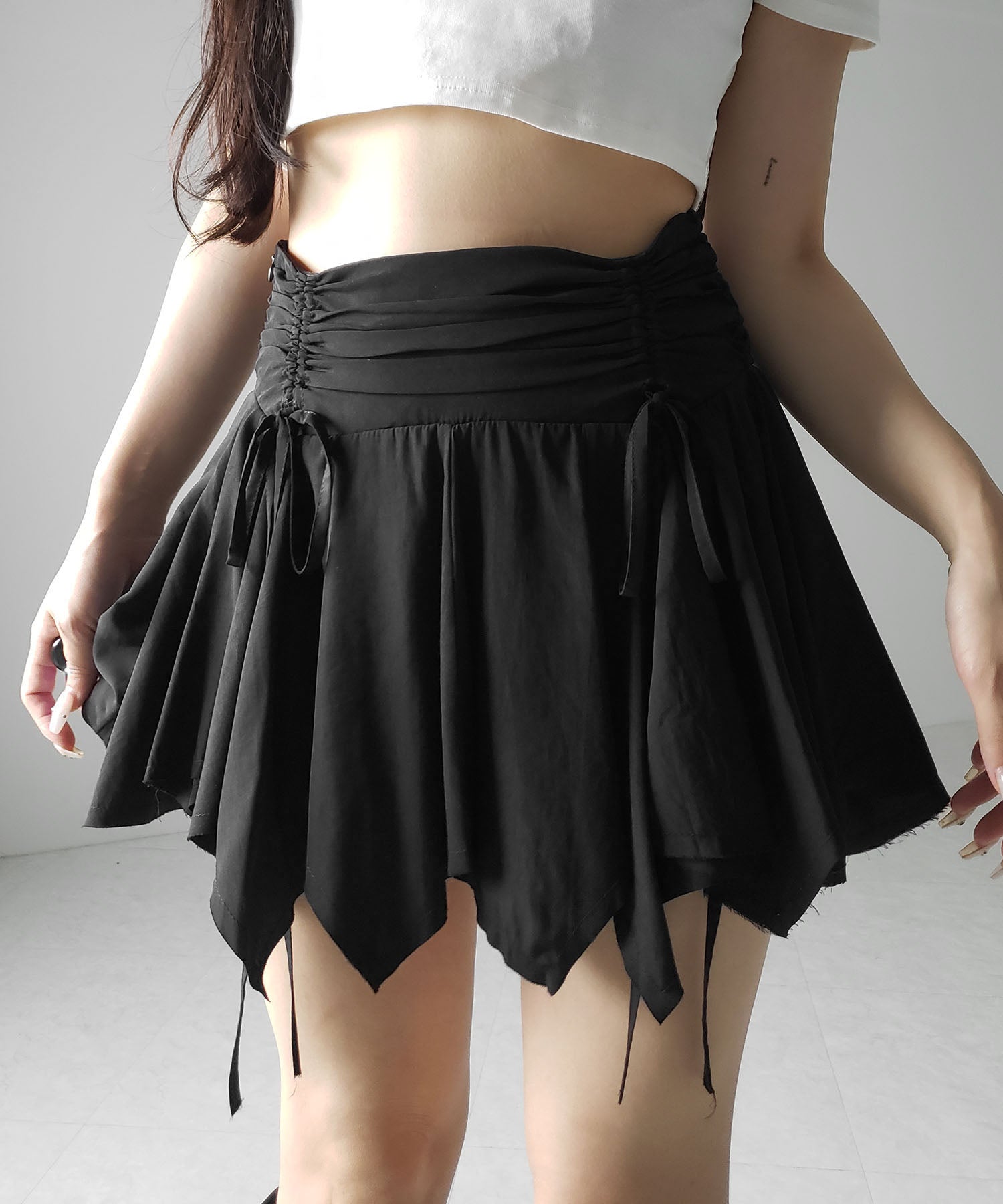 【 2color / 2size 】シャーリングダブルリボンアシンメトリーフリルミニスカート / shirrin double ribbon asymmetry frill mini skirt