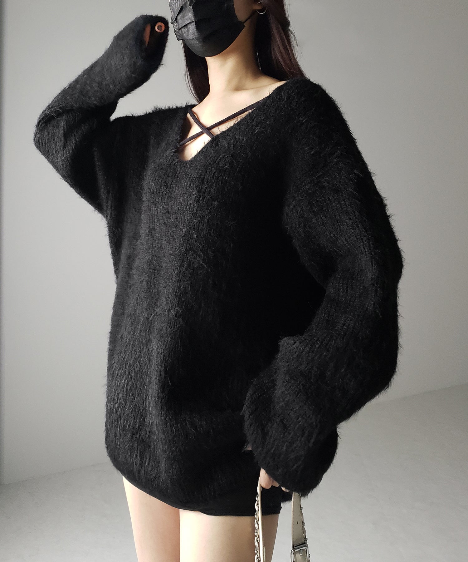 クロスストラップカットアウトルーズシャギーニット