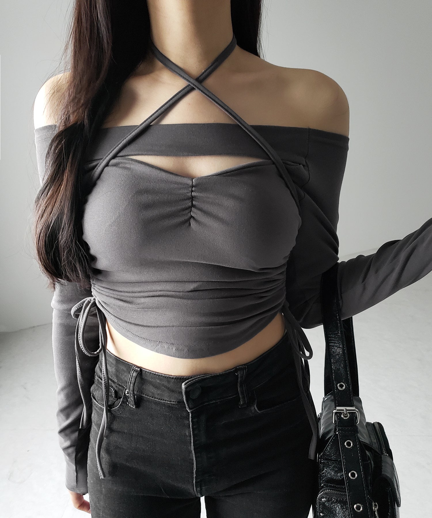 【 新色ピンク追加! / 2WAY 】クロスストラップリボンカットアウトオフショルトップス / cross strap ribbon cutout offshoulder tops