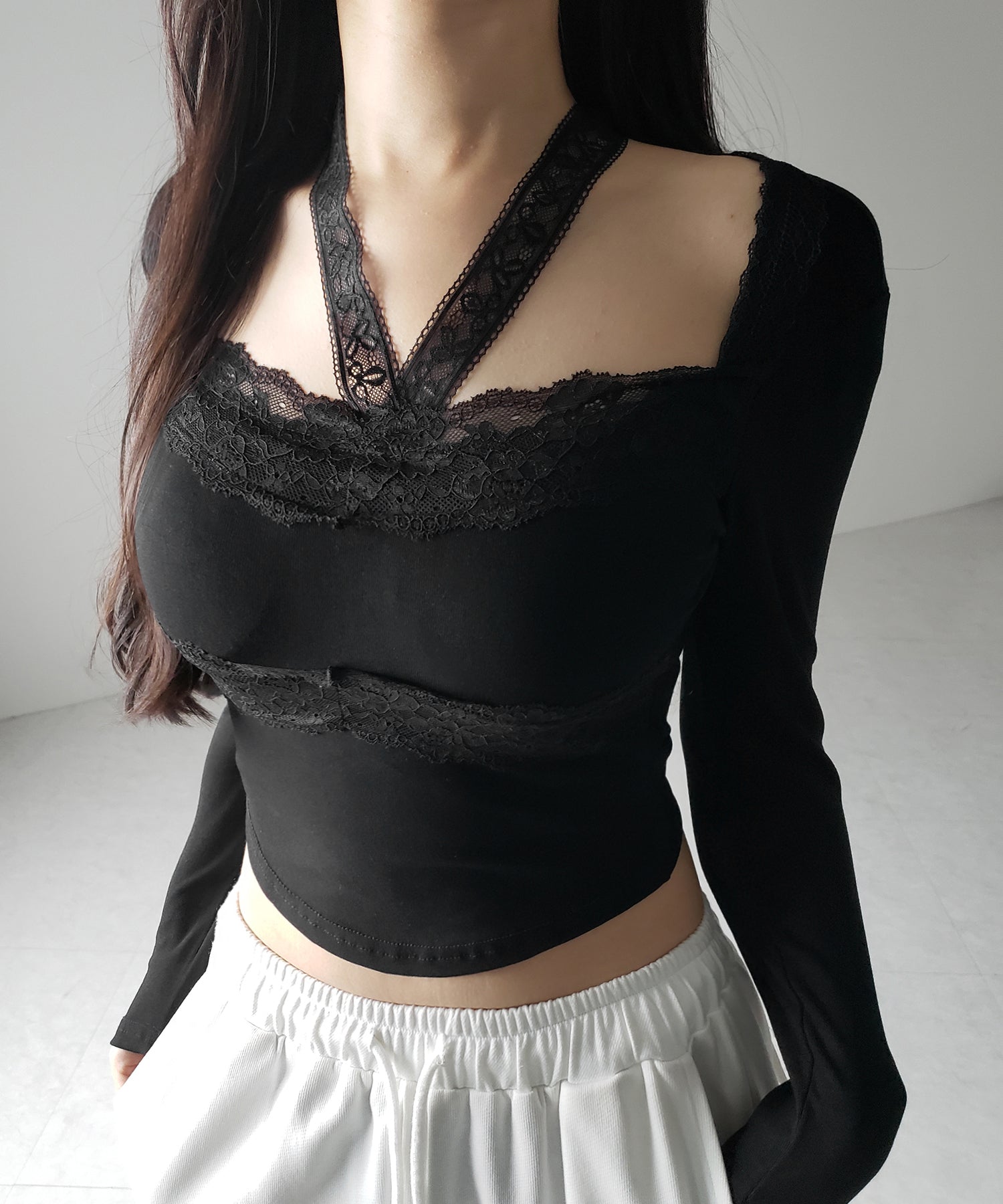 【 2color / 2WAY 】クロスネックレースリボンスクエアカットソートップス / cross neck lace ribbon square cutsaw tops