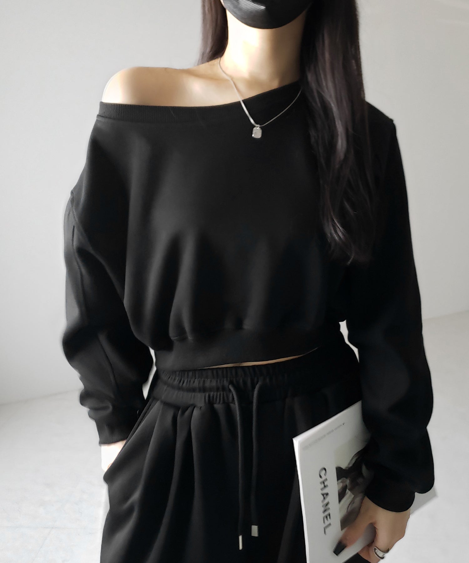 【 セットアップ 】ワンショルダーショートスウェットトップス + タックワイドパンツ SET / off shoulder short sweat tops & tack wide pants SET