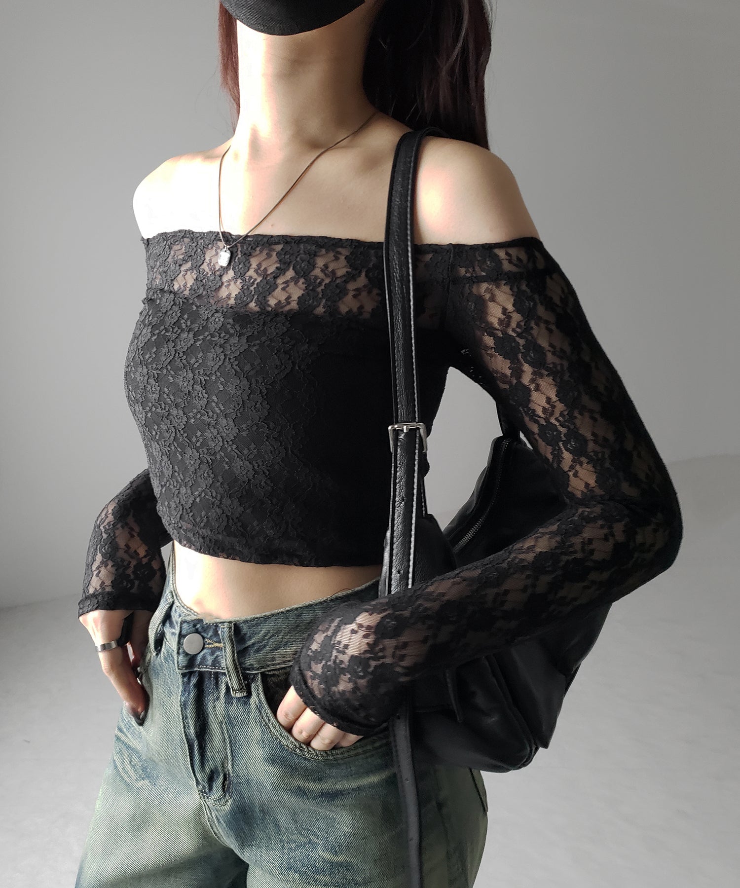【 2color 】オフショルショートレーストップス / off-shoulder short lace tops
