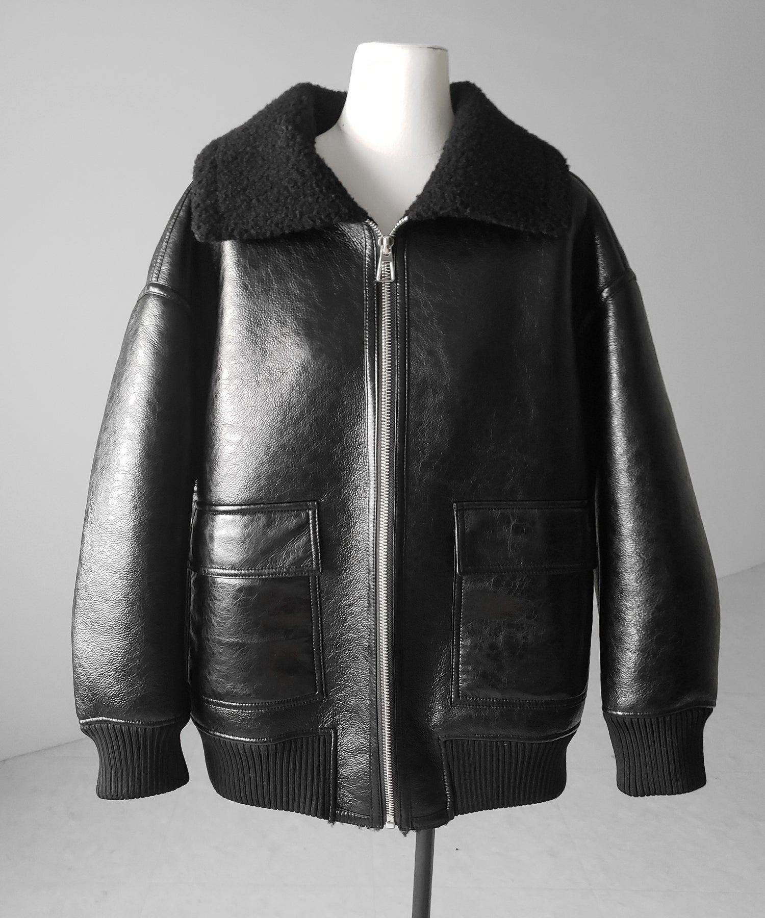 アウトポケットヴィンテージレザーボアムートンオーバージャケット / outpocket vintage fake leather boa mouton over jacket