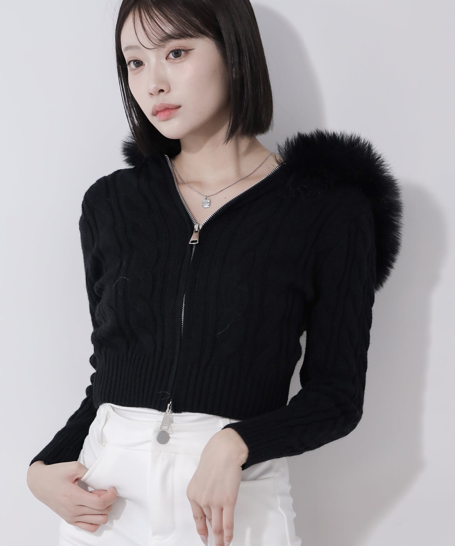 ファーフーディダブルジップショートニットパーカー / Fur hooded double zip short knit hoodie