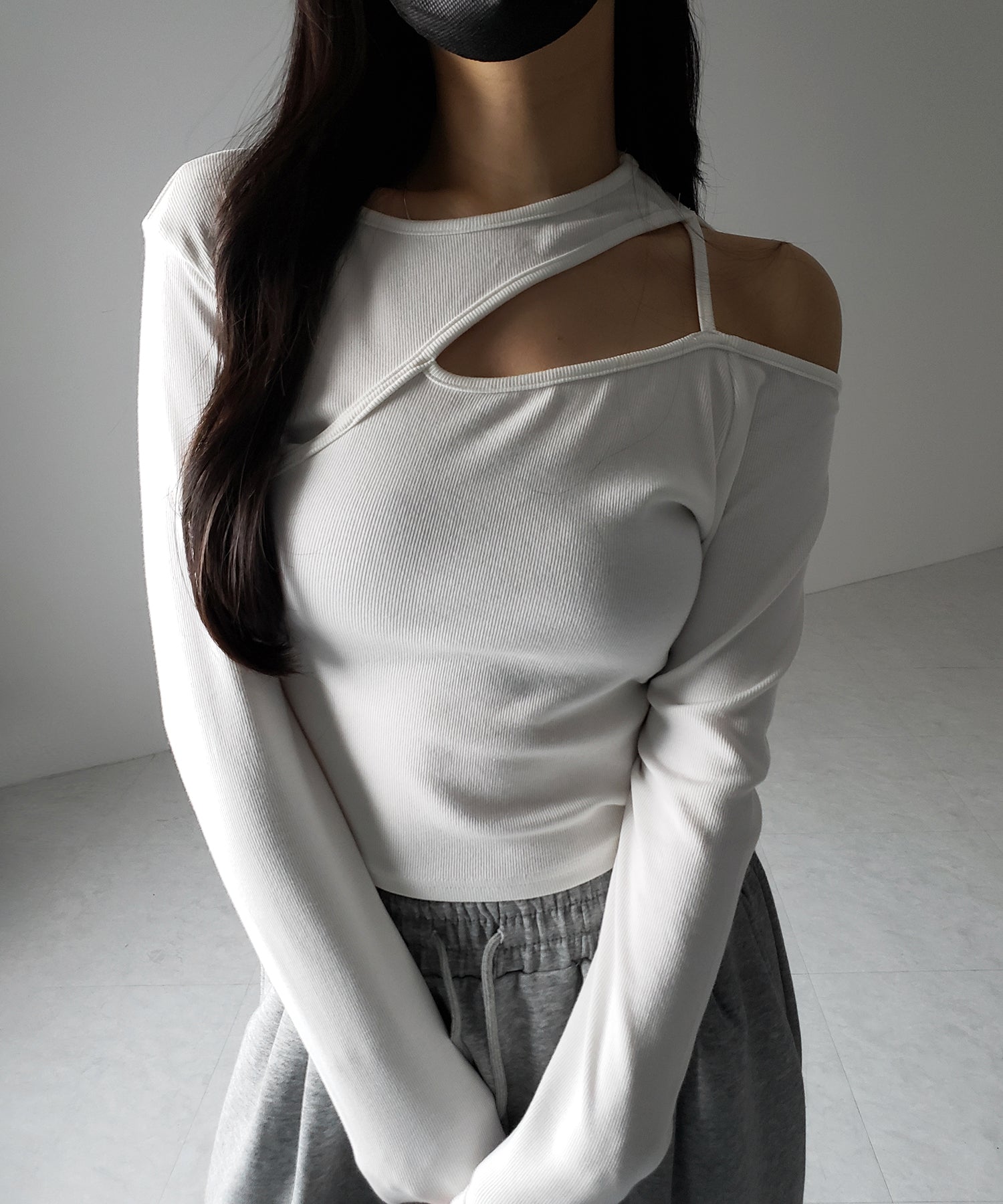 ショルダーカットアウトストラップリブトップス / shoulder cutout strap lib tops