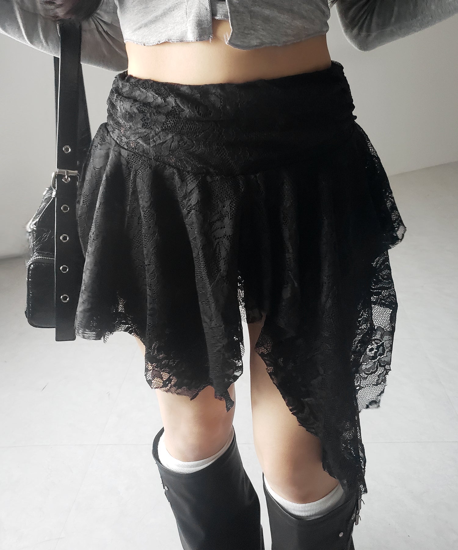 【 インパン裏地付】アシンメトリーフリルレースミニスカート / asymmetry frill lace mini skirt