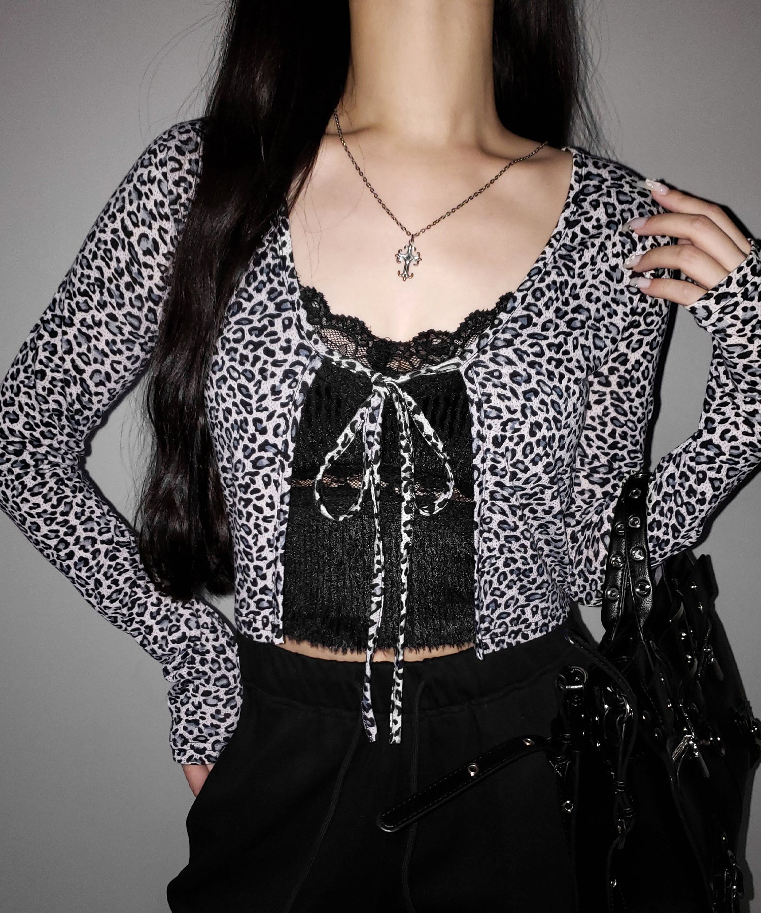 レオパードフロントリボンショートカーディガン / Leopard front ribbon short cardigan