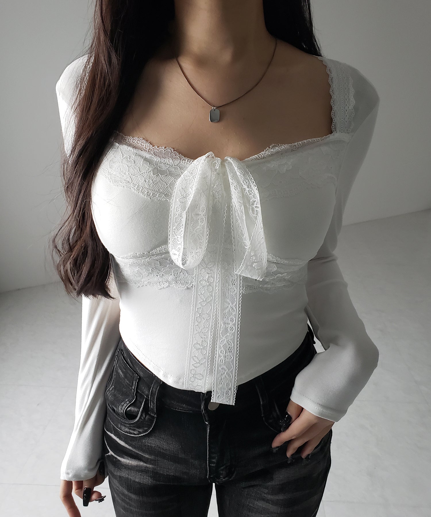【 2color / 2WAY 】クロスネックレースリボンスクエアカットソートップス / cross neck lace ribbon square cutsaw tops