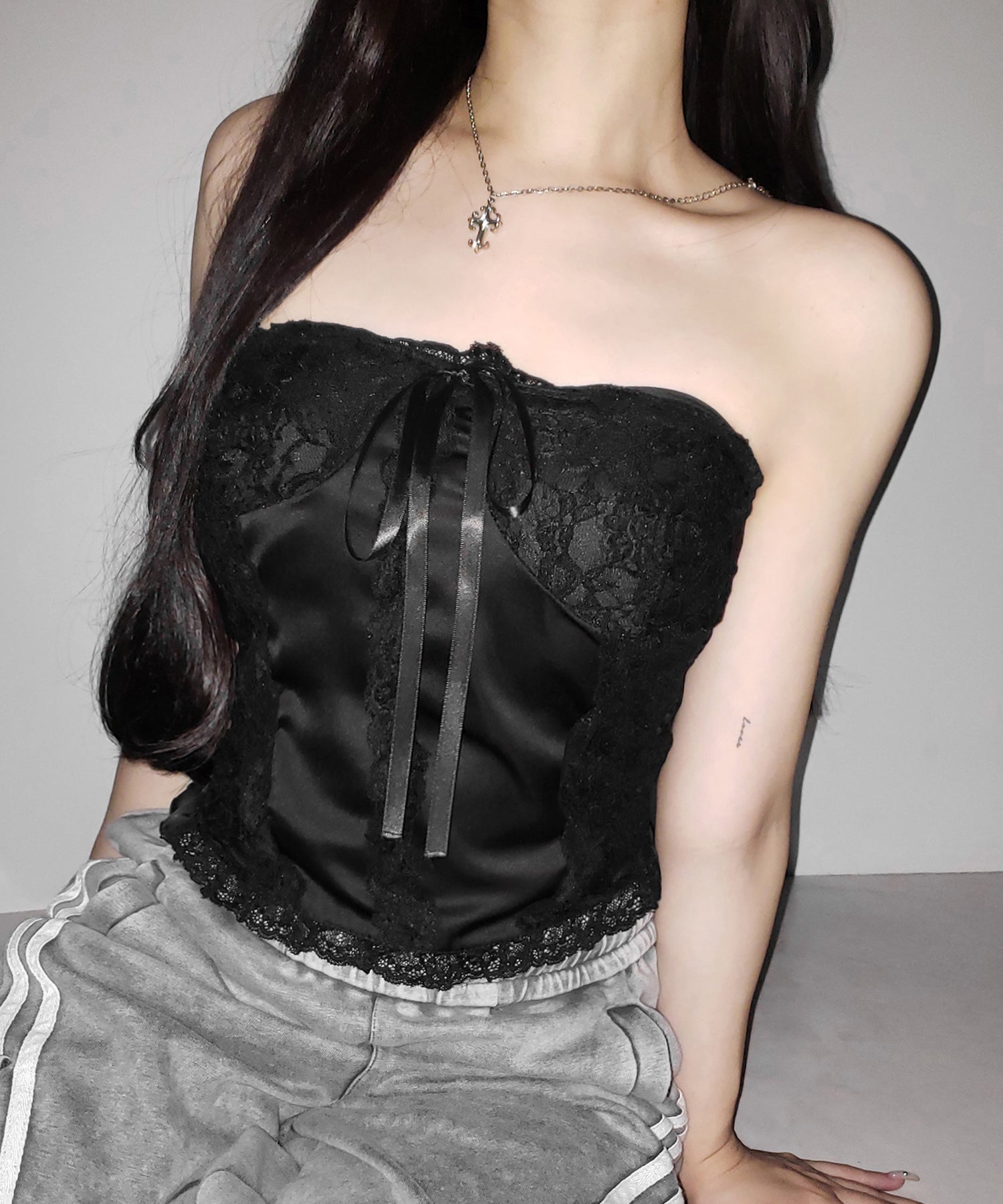 【 2color 】フロントリボンレースフリルコルセットベアトップ / front ribbon lace frill corset bare top
