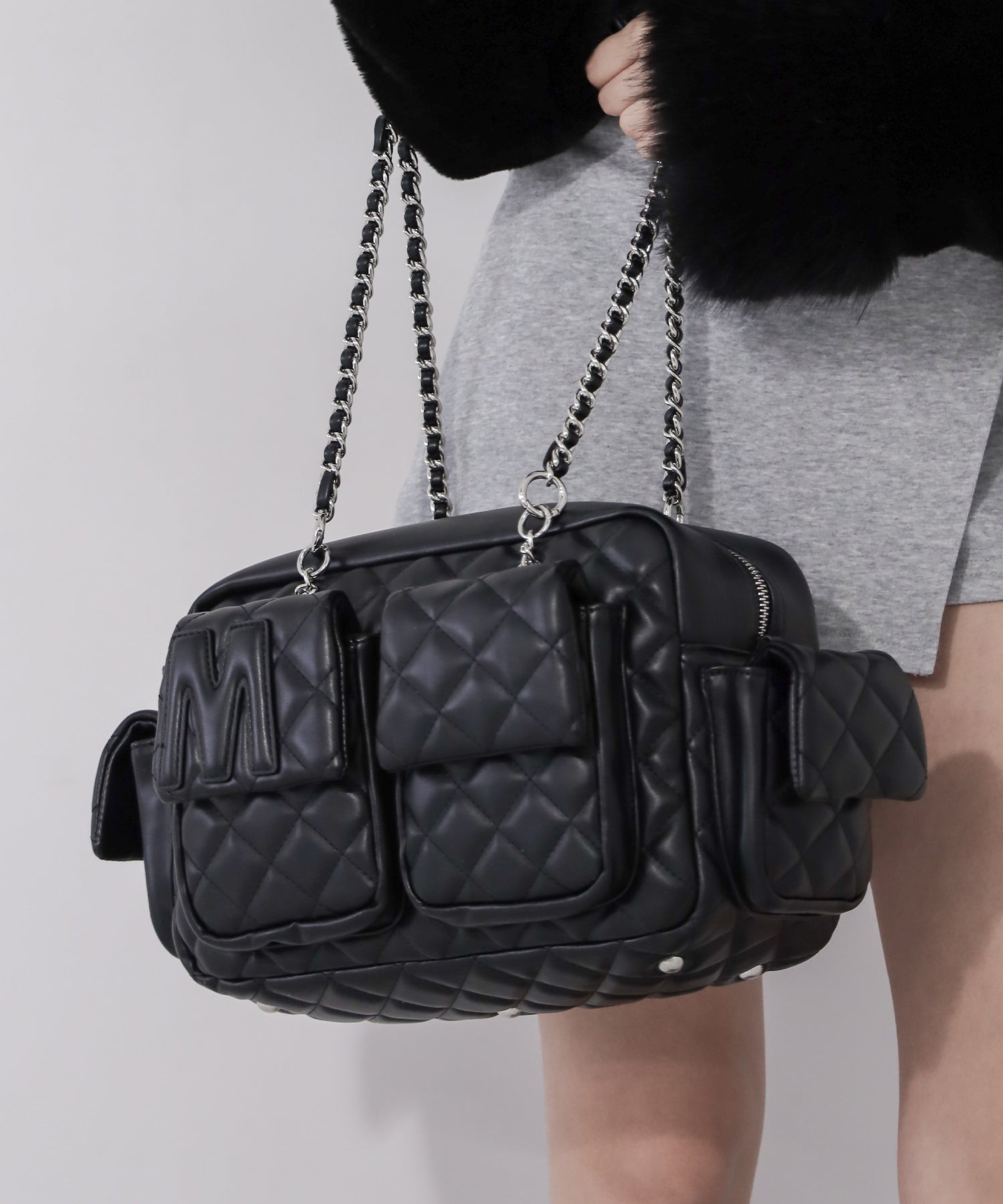 【 2WAY 】Mロゴフェイクレザーキルティングチェーンショルダーバッグ / M logo fake leather quilting chain shoulder bag