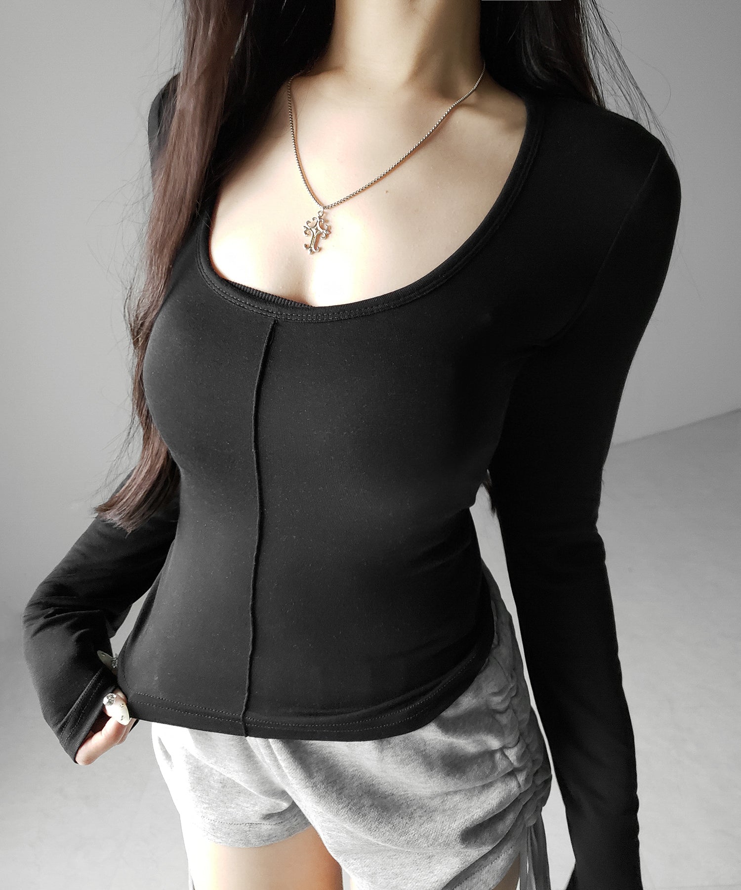 オープンネックタイトフィットルーズドレープ長袖Tシャツ / open neck tight fit loose drape long sleeve T-shirts
