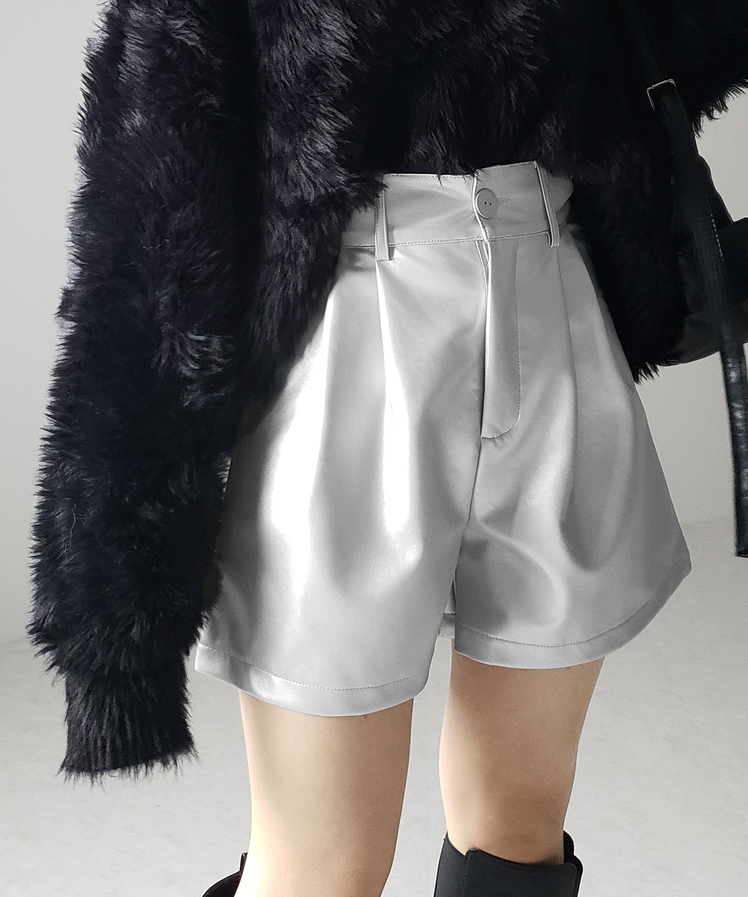 【 3color / 5size 】太ベルトハイウエストタックレザーショートパンツ