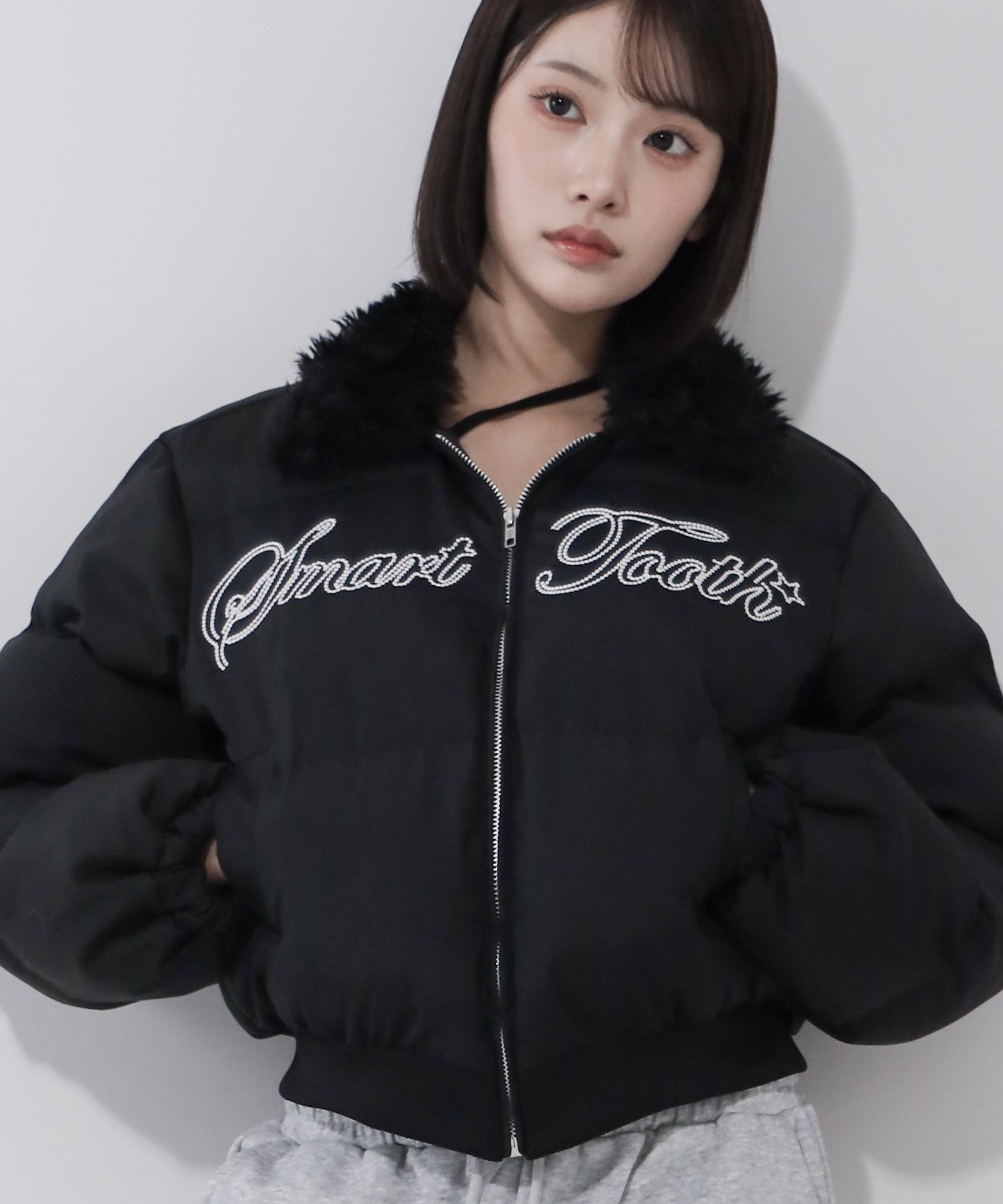 レタリングロゴ刺繍ショートパフダウンジャケット / lettering logo embroidery short puffer jacket