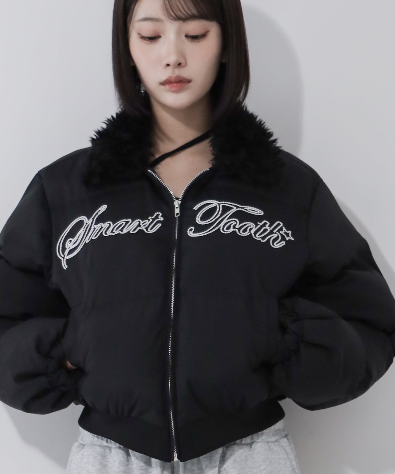 レタリングロゴ刺繍ショートパフダウンジャケット / lettering logo embroidery short puffer jacket