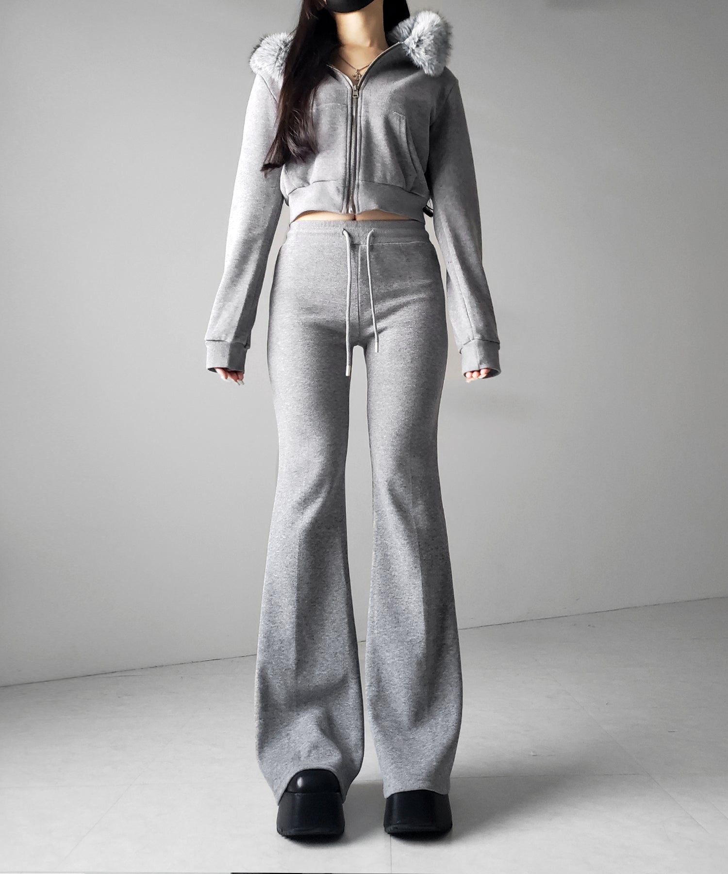 【 セットアップ 】ファーフードショートパーカー&スウェットフレアパンツ / Fur short hoodie & sweat flare pants SETUP