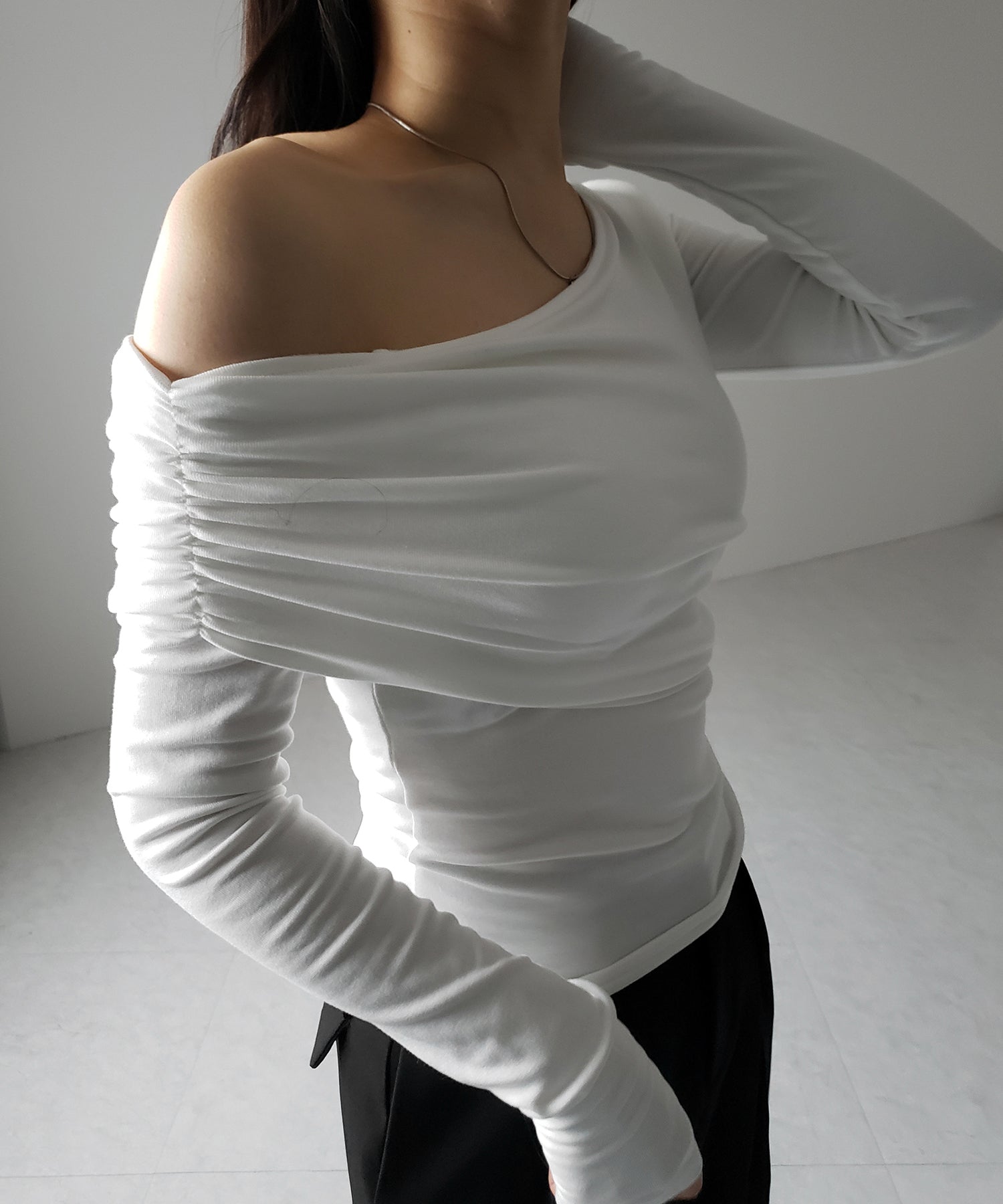 【 2color / 裏起毛 】ワンショルダードレープギャザースリムトップス / One-shoulder draped gather slim tops