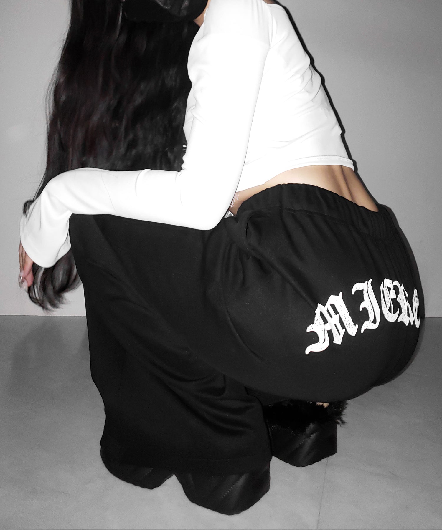 グランジロゴバックプリントスウェットワイドパンツ / grunge logo back print sweat wide pants