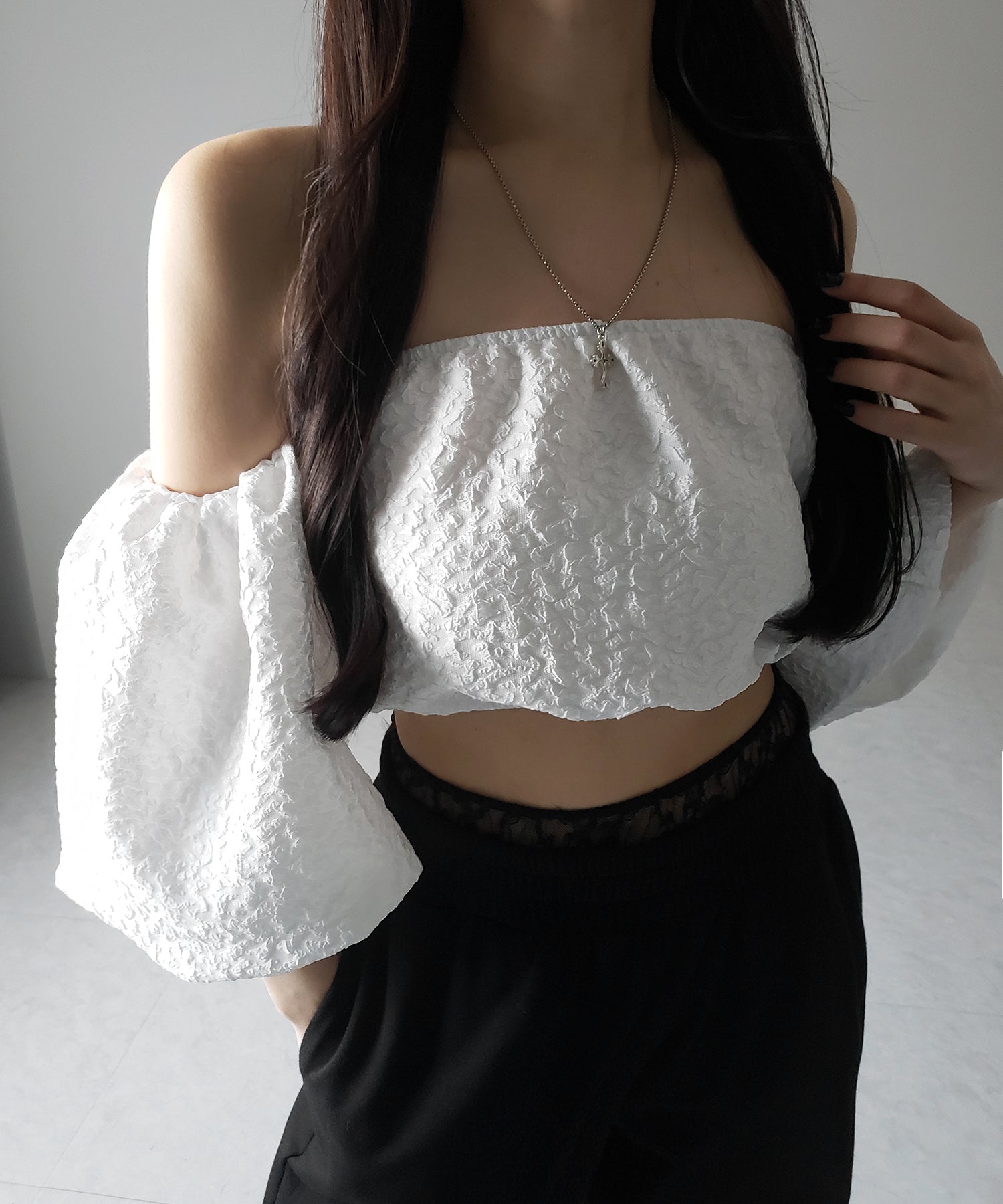 【 2color 】オフショルダーボリュームパフショートブラウス / off shoulder volume puff short blouse