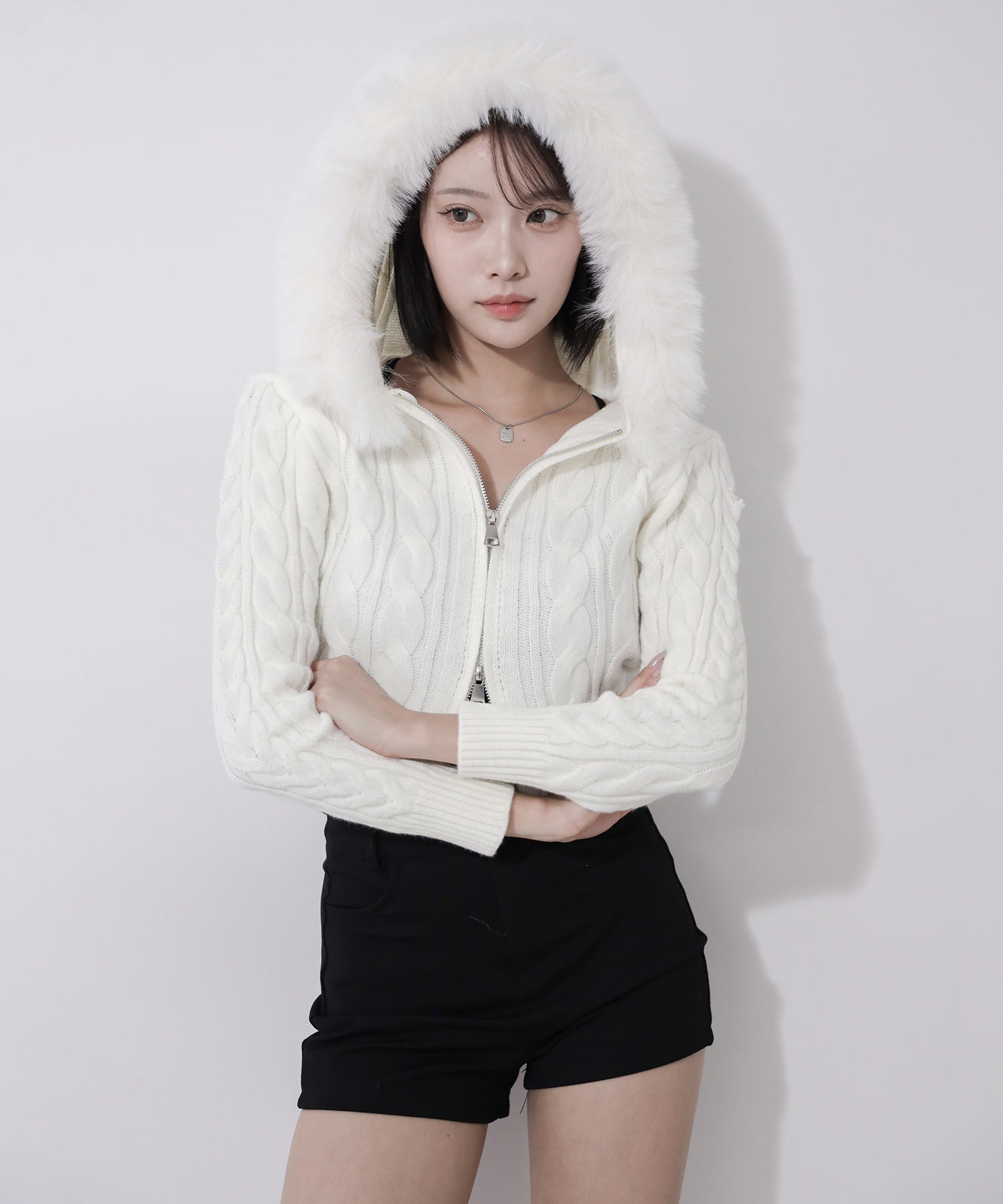 ファーフーディダブルジップショートニットパーカー / Fur hooded double zip short knit hoodie