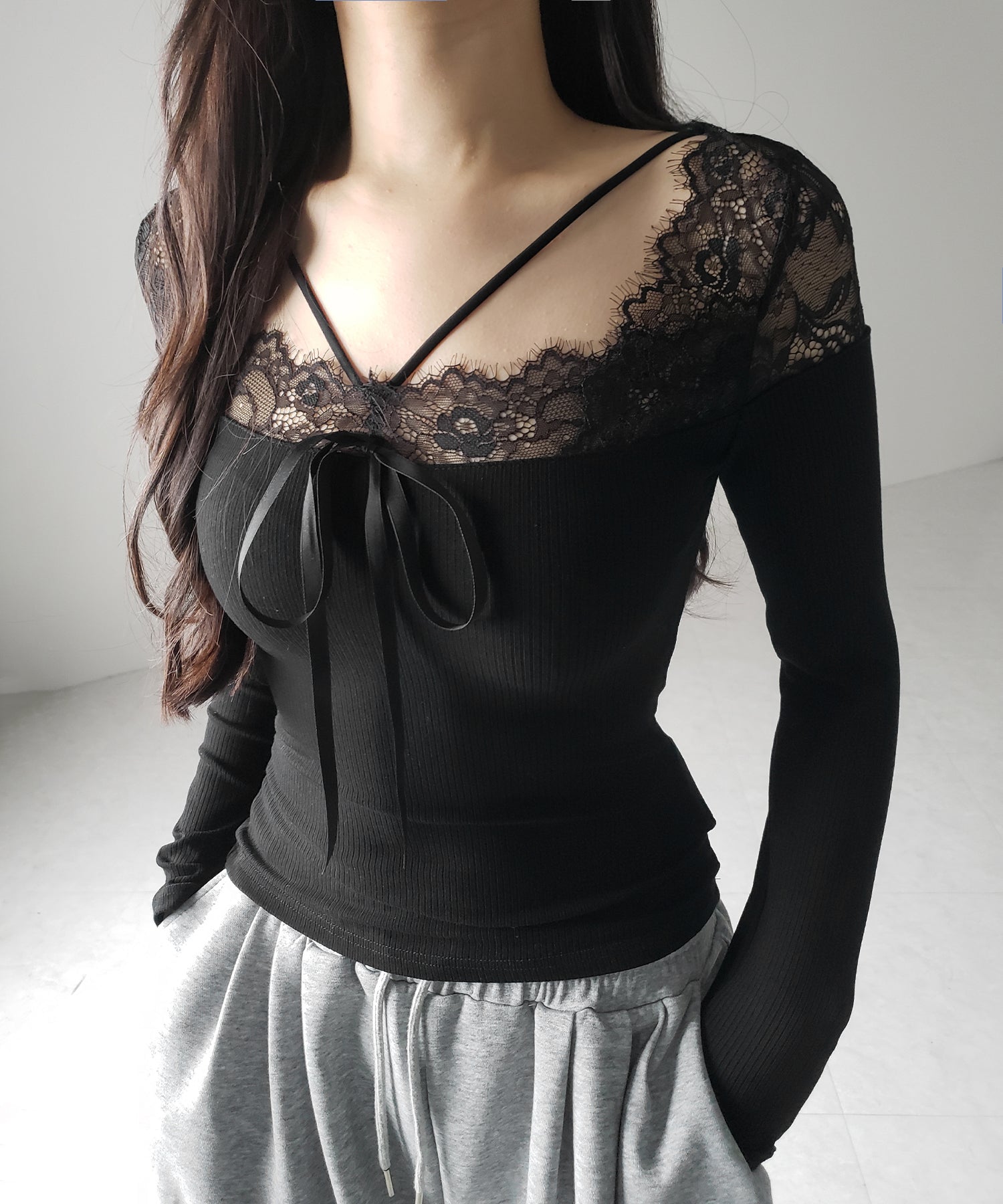 クロスストラップレース切替リブトップス / cross strap lace switching ribbed tops